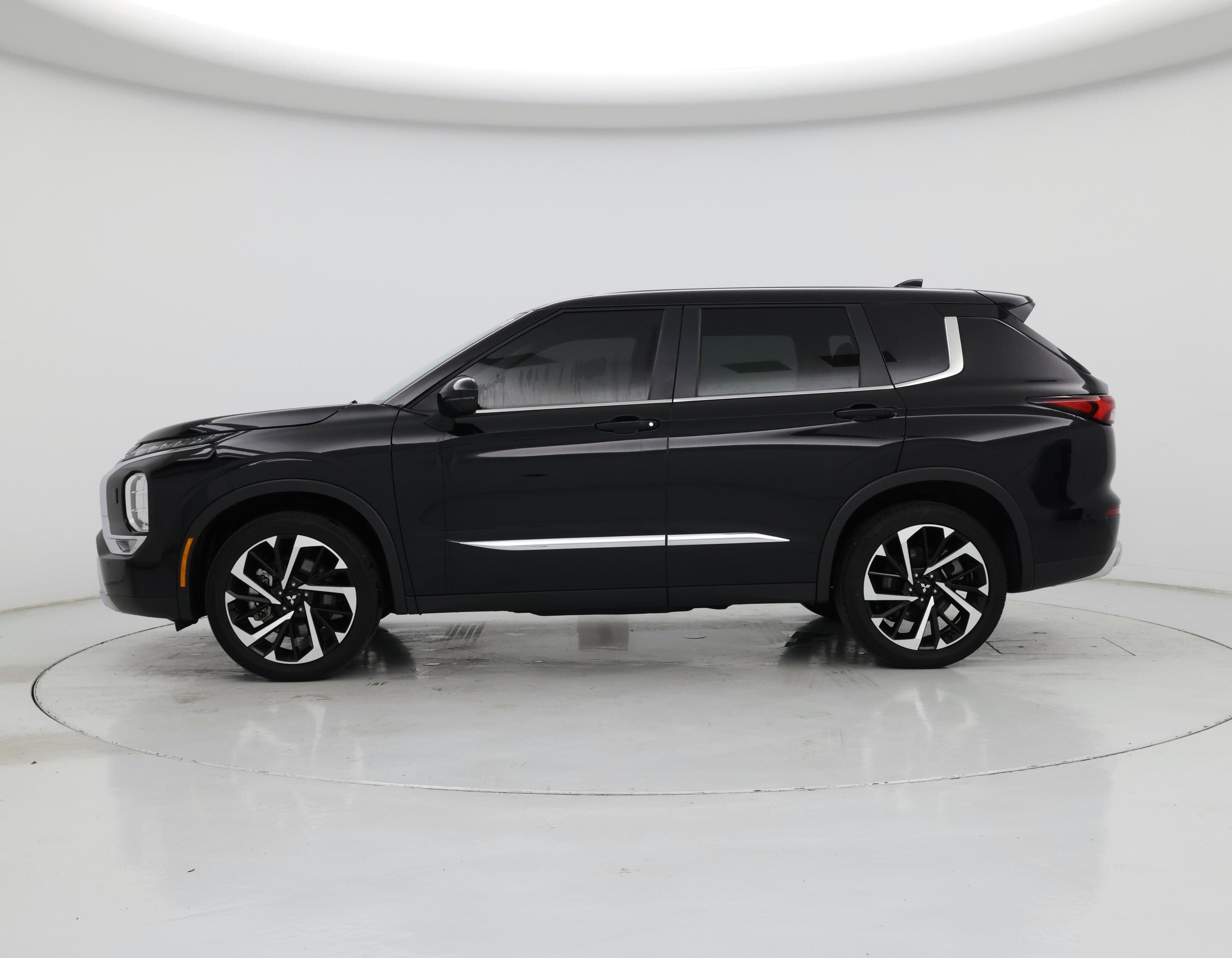 Thumbnail: 2022 Mitsubishi Outlander - 3