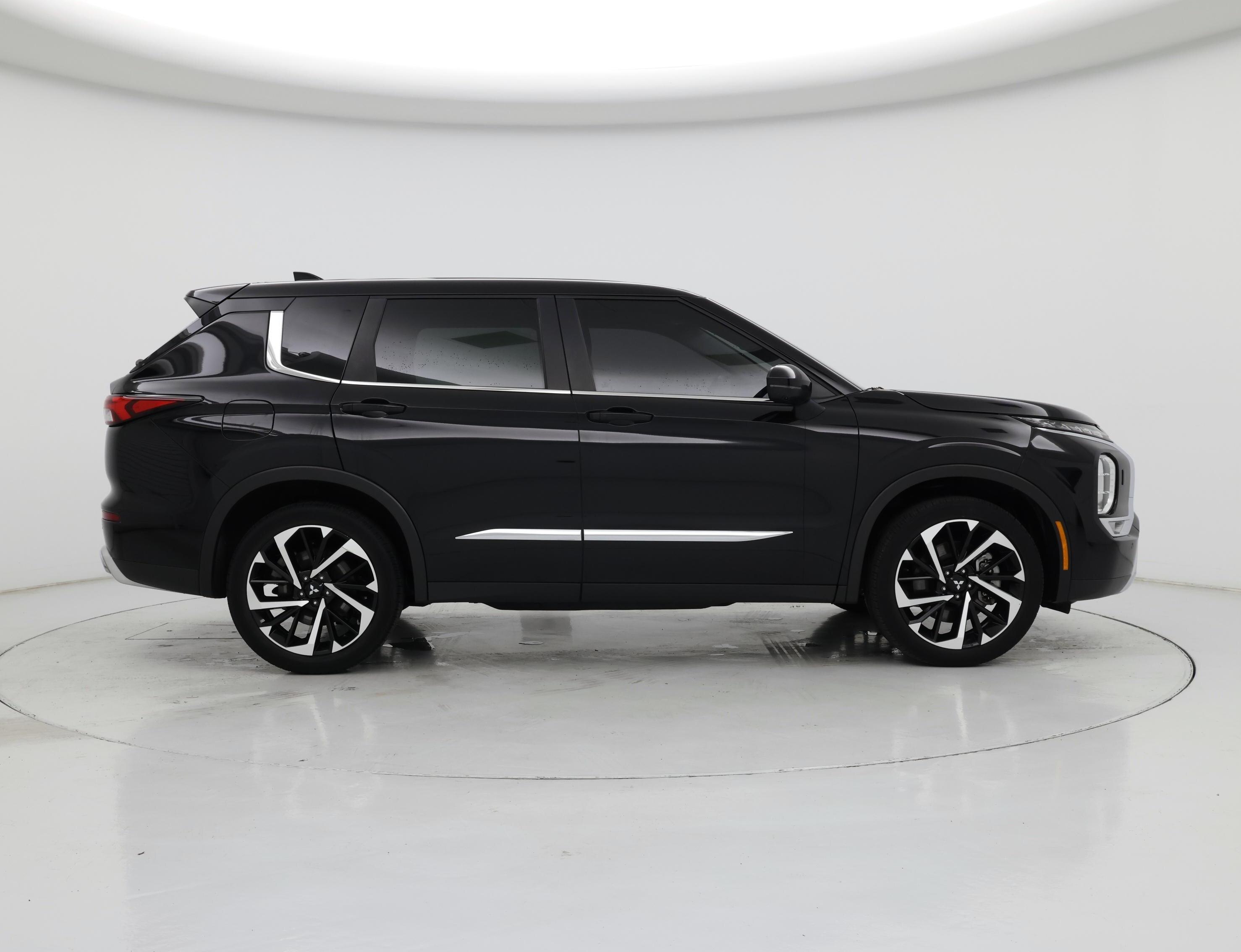 Thumbnail: 2022 Mitsubishi Outlander - 7