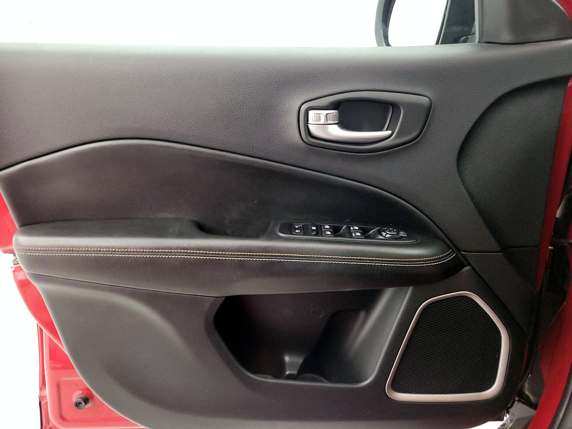 Thumbnail: 2020 Jeep Compass - 12