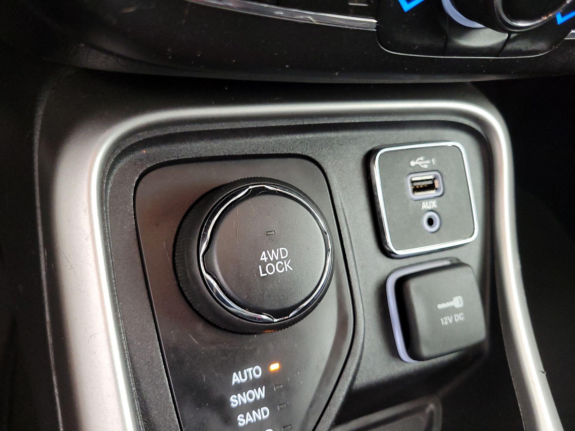 Thumbnail: 2020 Jeep Compass - 18