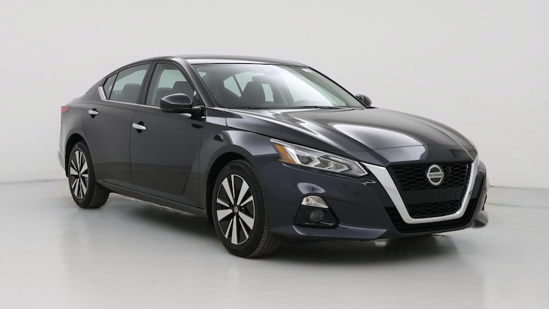 2022 Nissan Altima SL Hero Image
