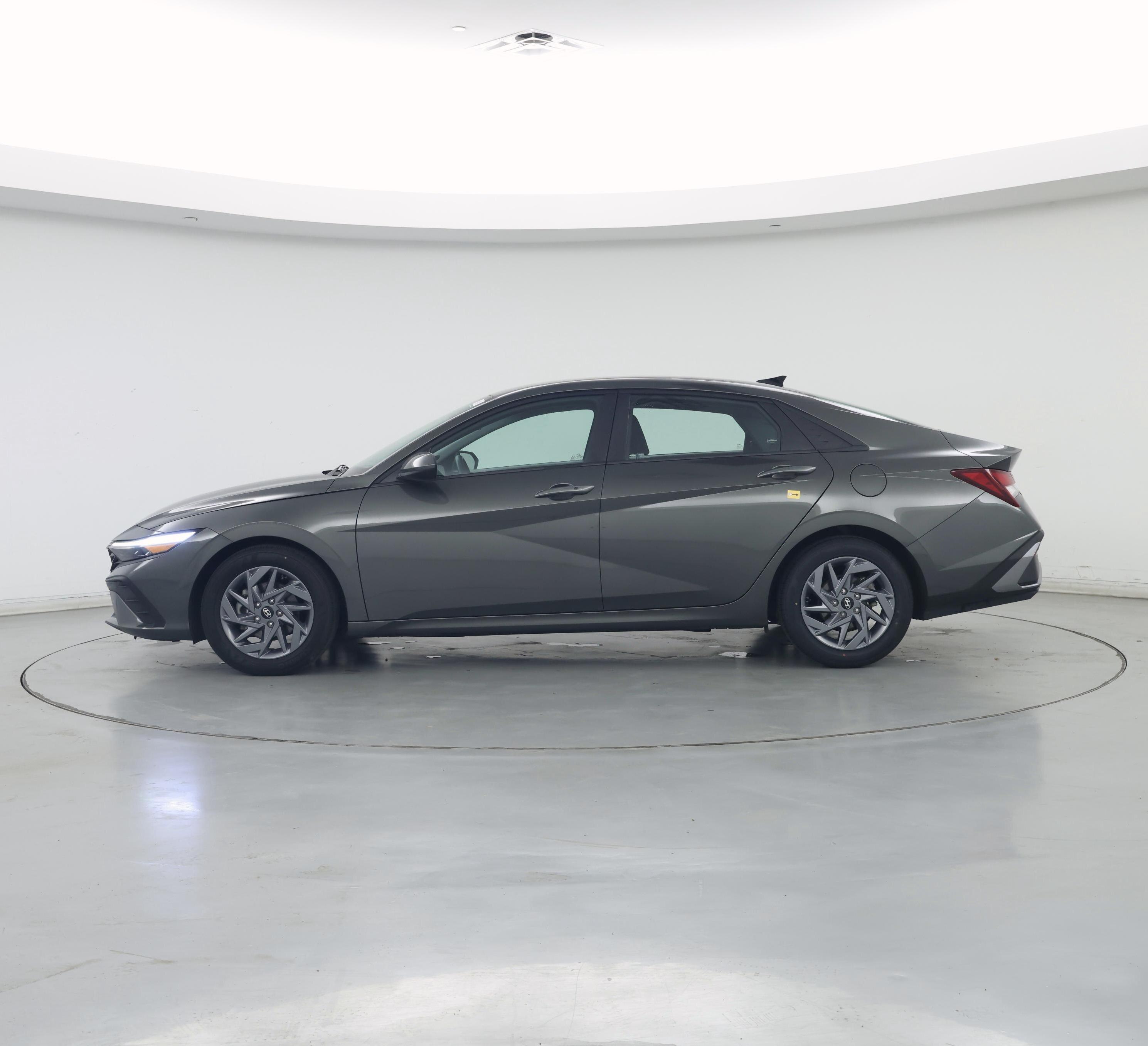 Thumbnail: 2024 Hyundai Elantra - 3