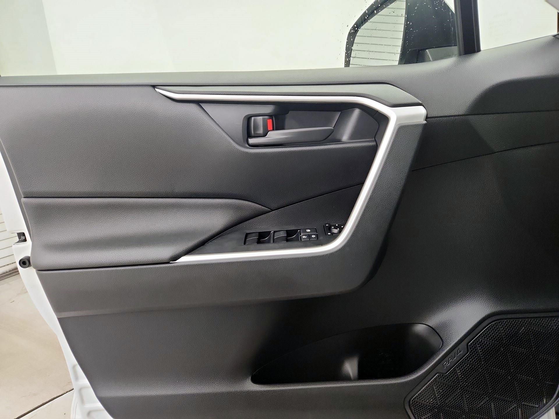 Thumbnail: 2019 Toyota RAV4 - 12