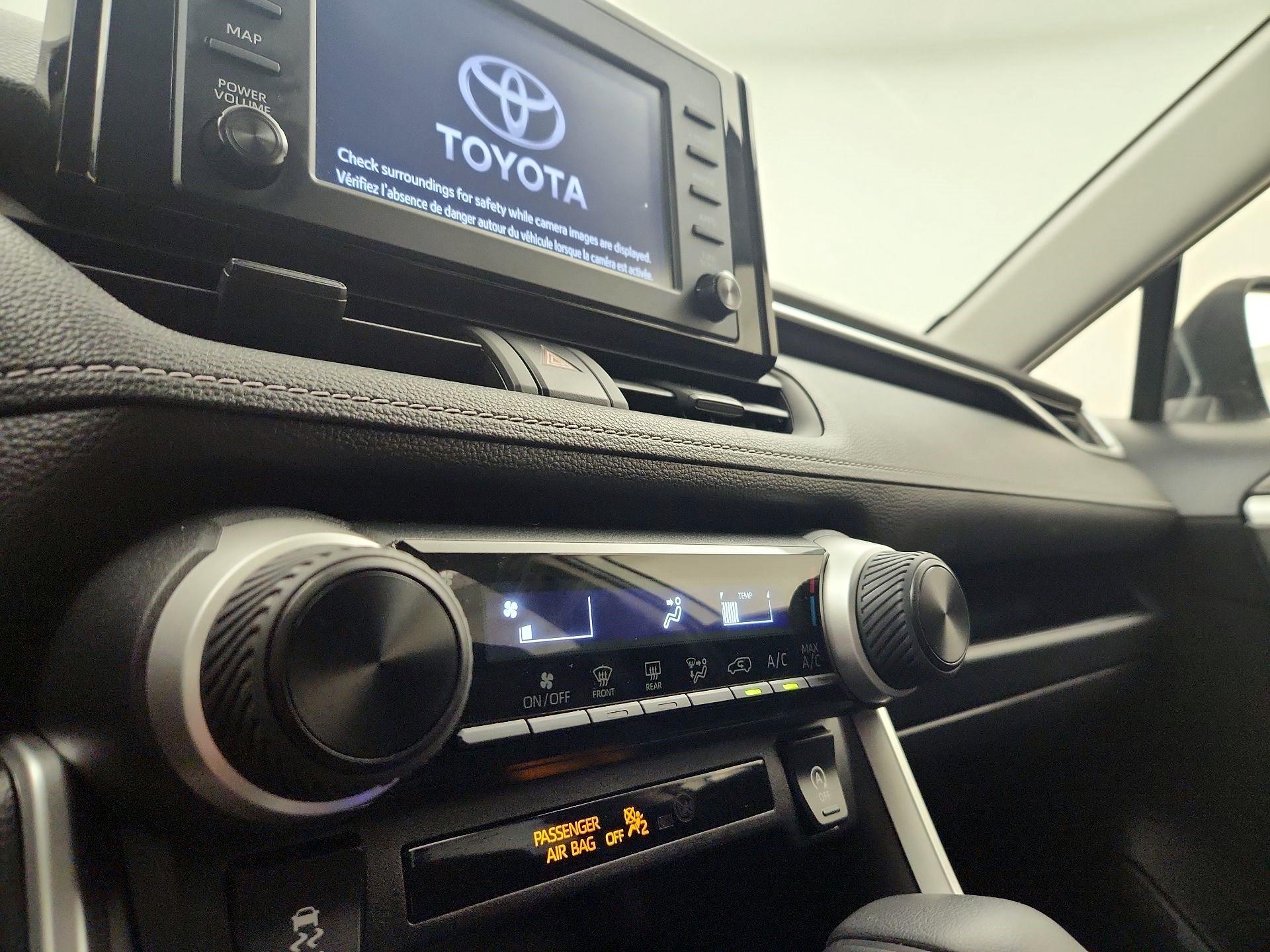 Thumbnail: 2019 Toyota RAV4 - 16