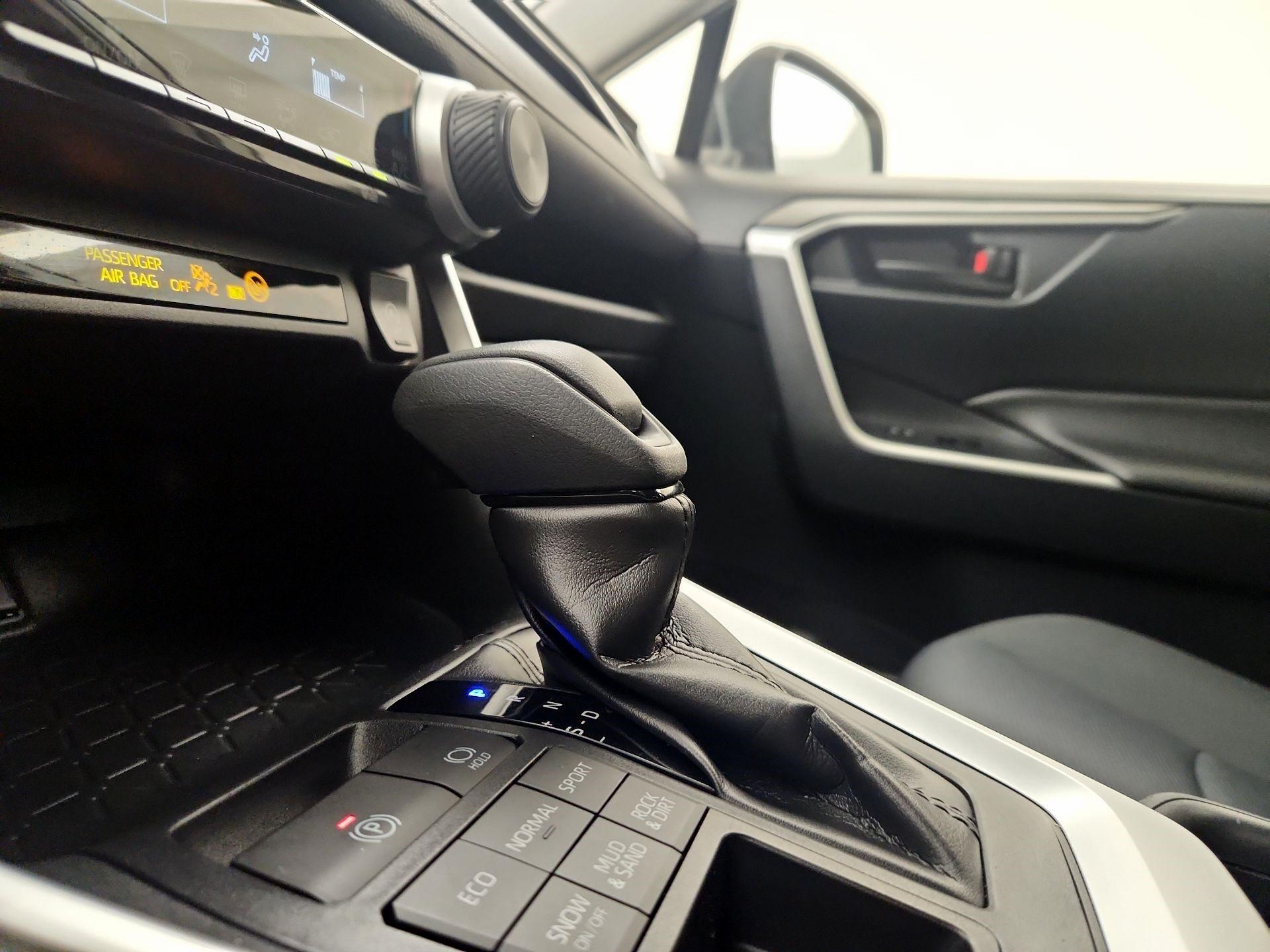 Thumbnail: 2019 Toyota RAV4 - 17
