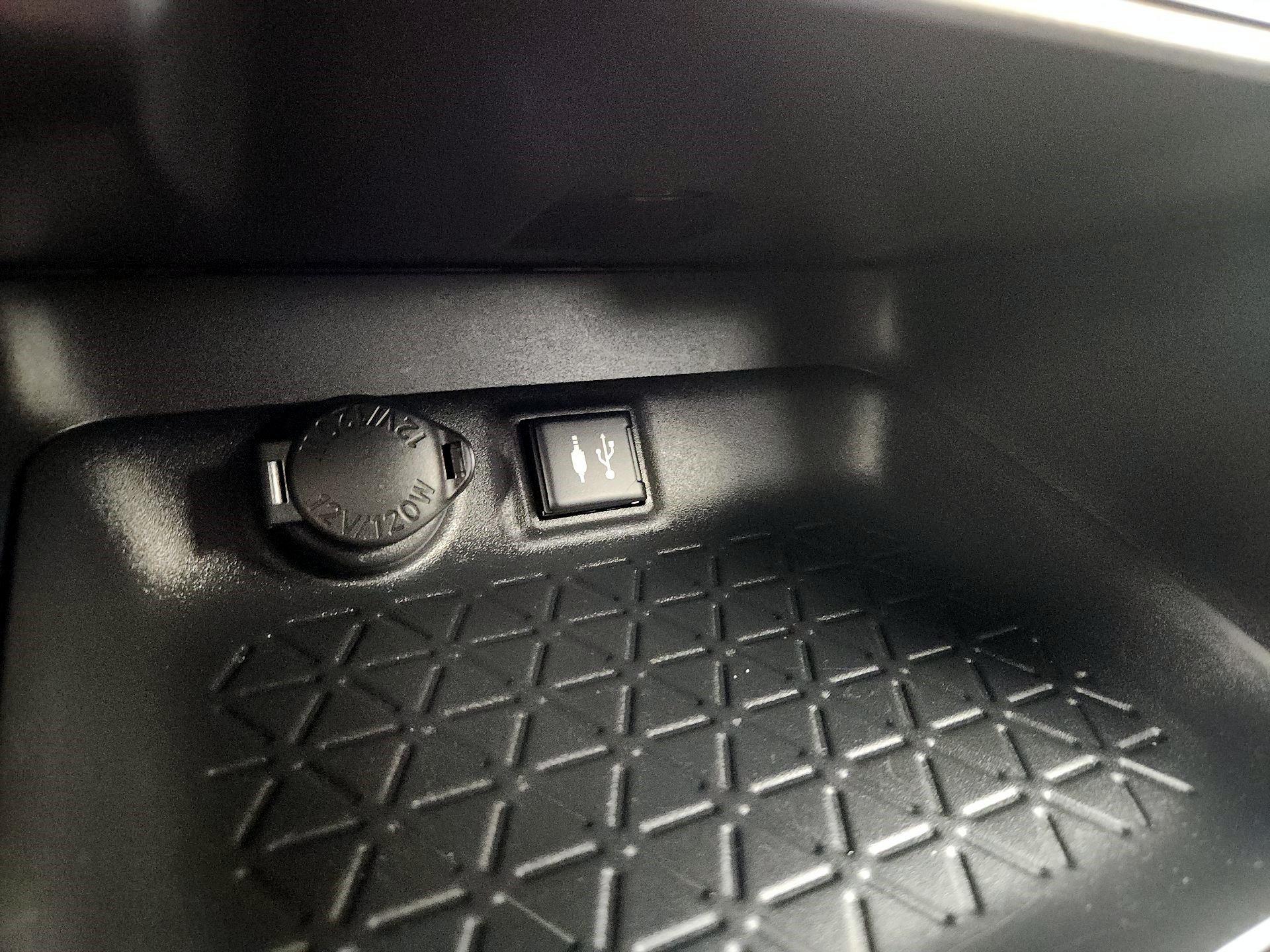 Thumbnail: 2019 Toyota RAV4 - 18