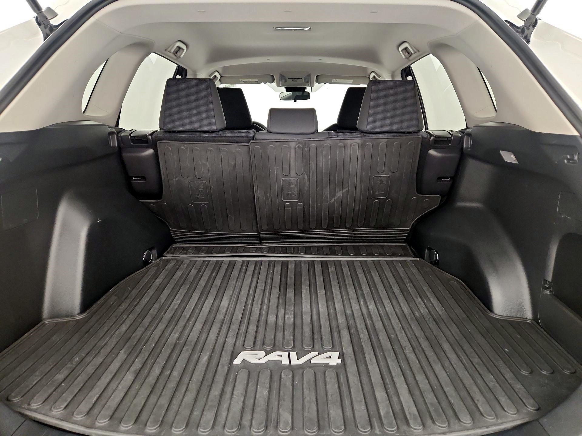 Thumbnail: 2019 Toyota RAV4 - 20