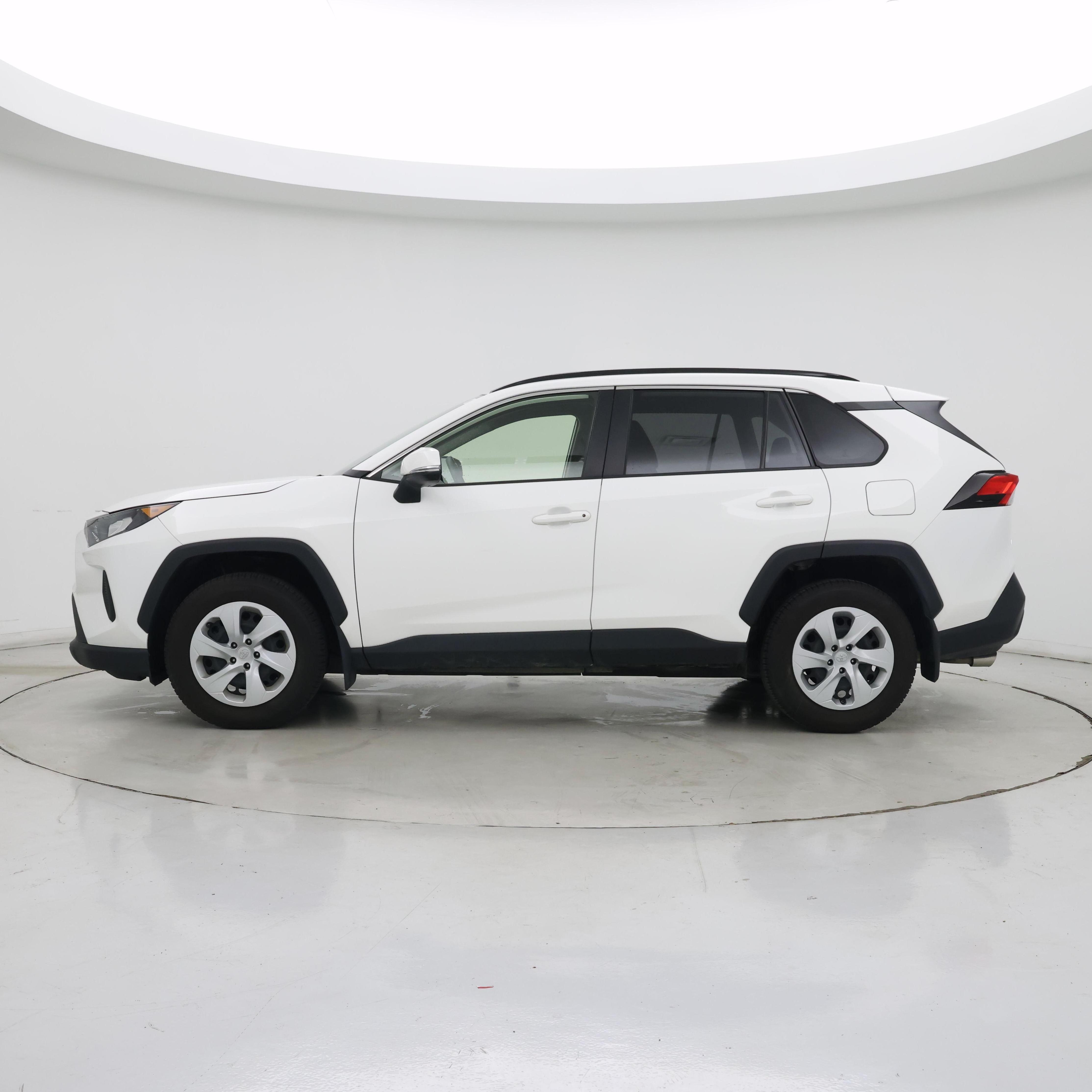 Thumbnail: 2019 Toyota RAV4 - 3