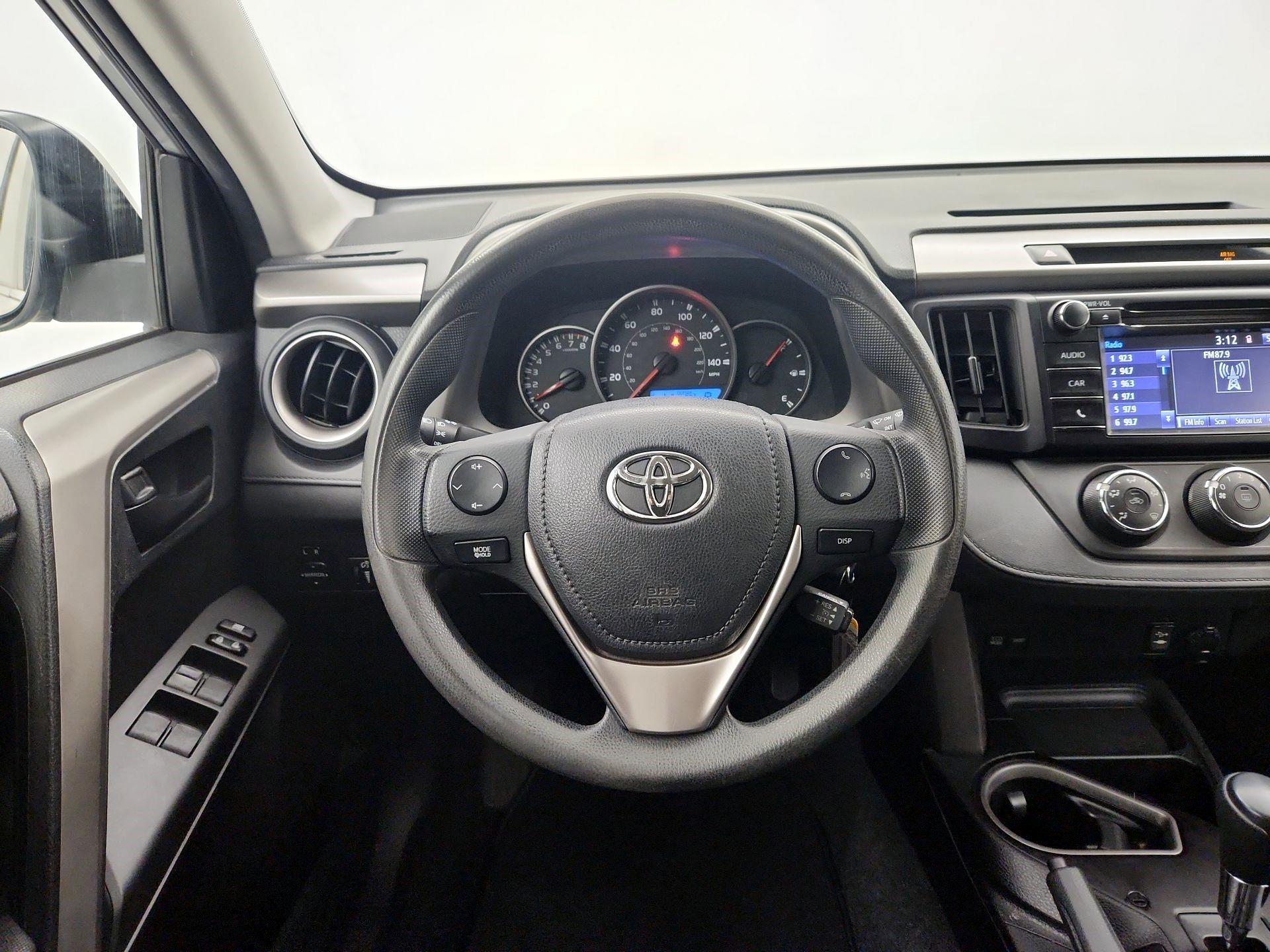 Thumbnail: 2016 Toyota RAV4 - 10