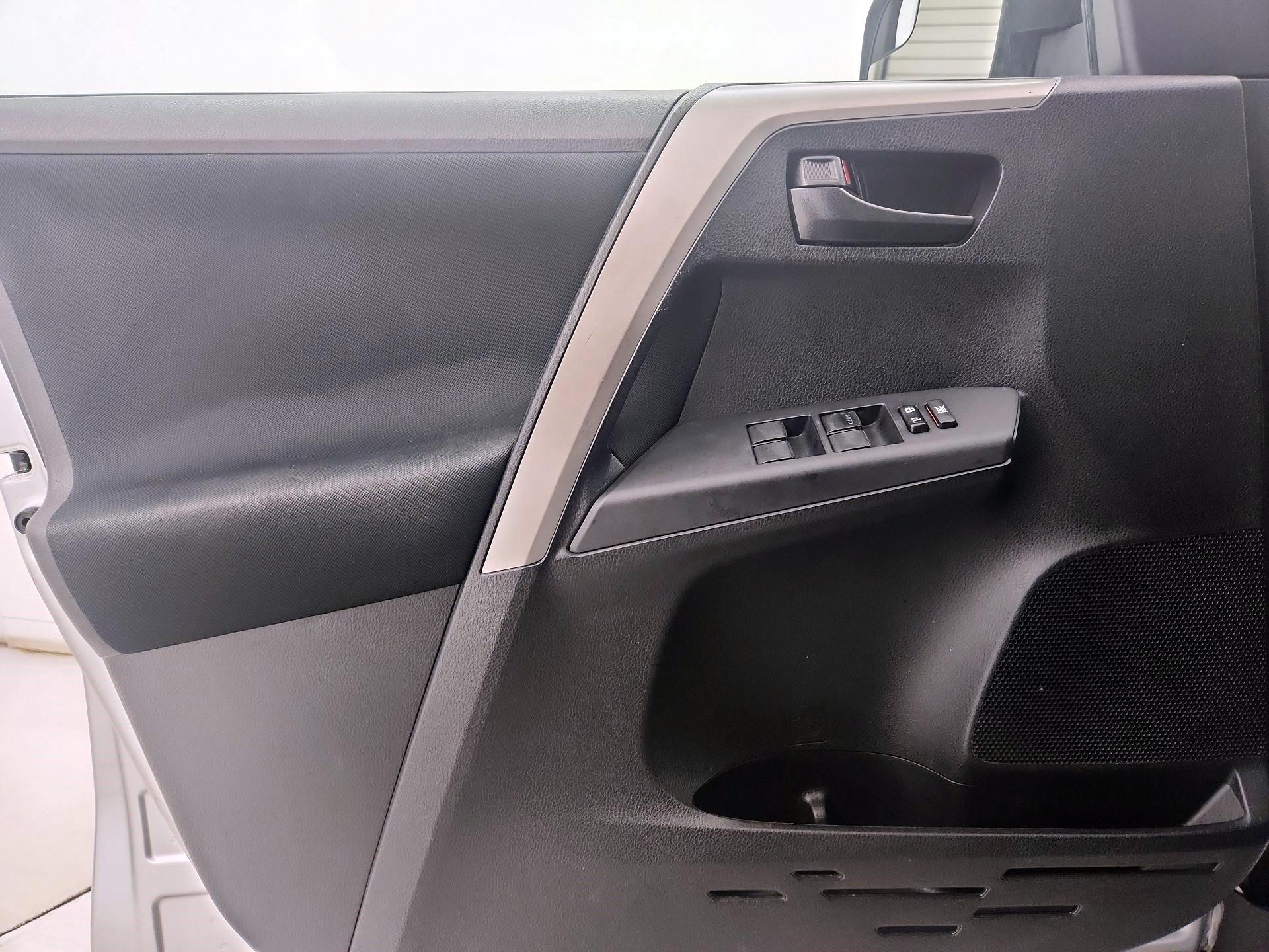Thumbnail: 2016 Toyota RAV4 - 12