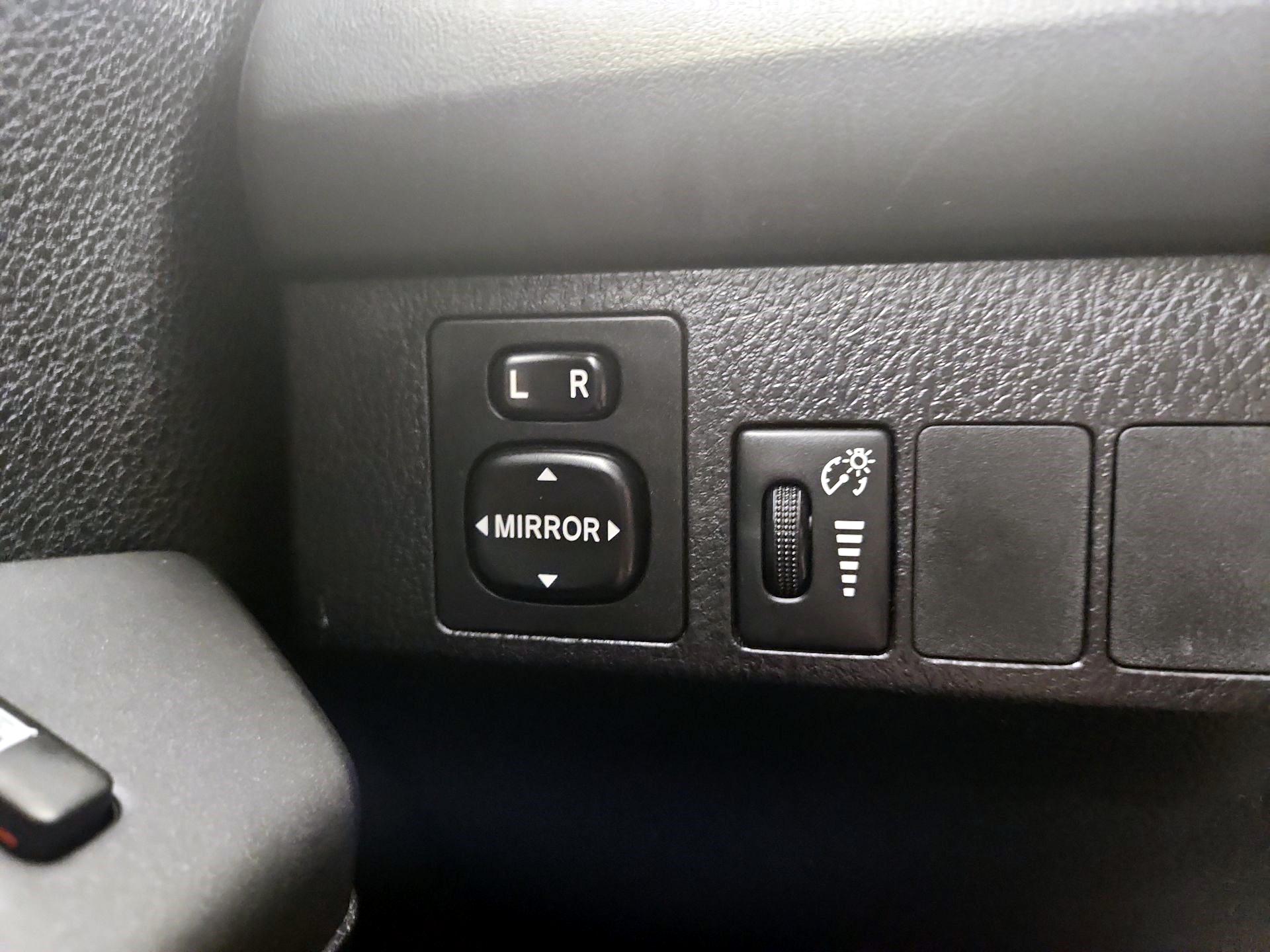 Thumbnail: 2016 Toyota RAV4 - 13