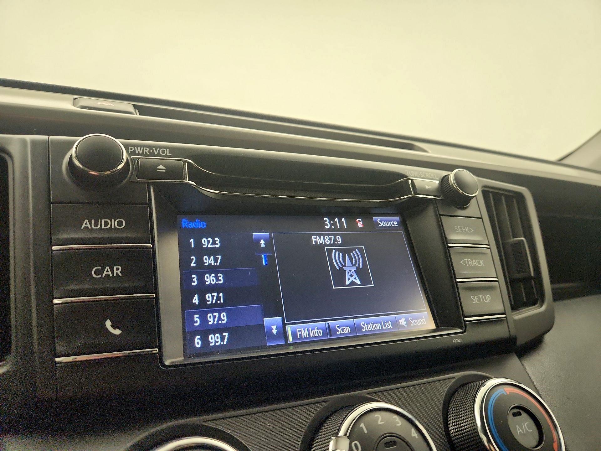 Thumbnail: 2016 Toyota RAV4 - 15