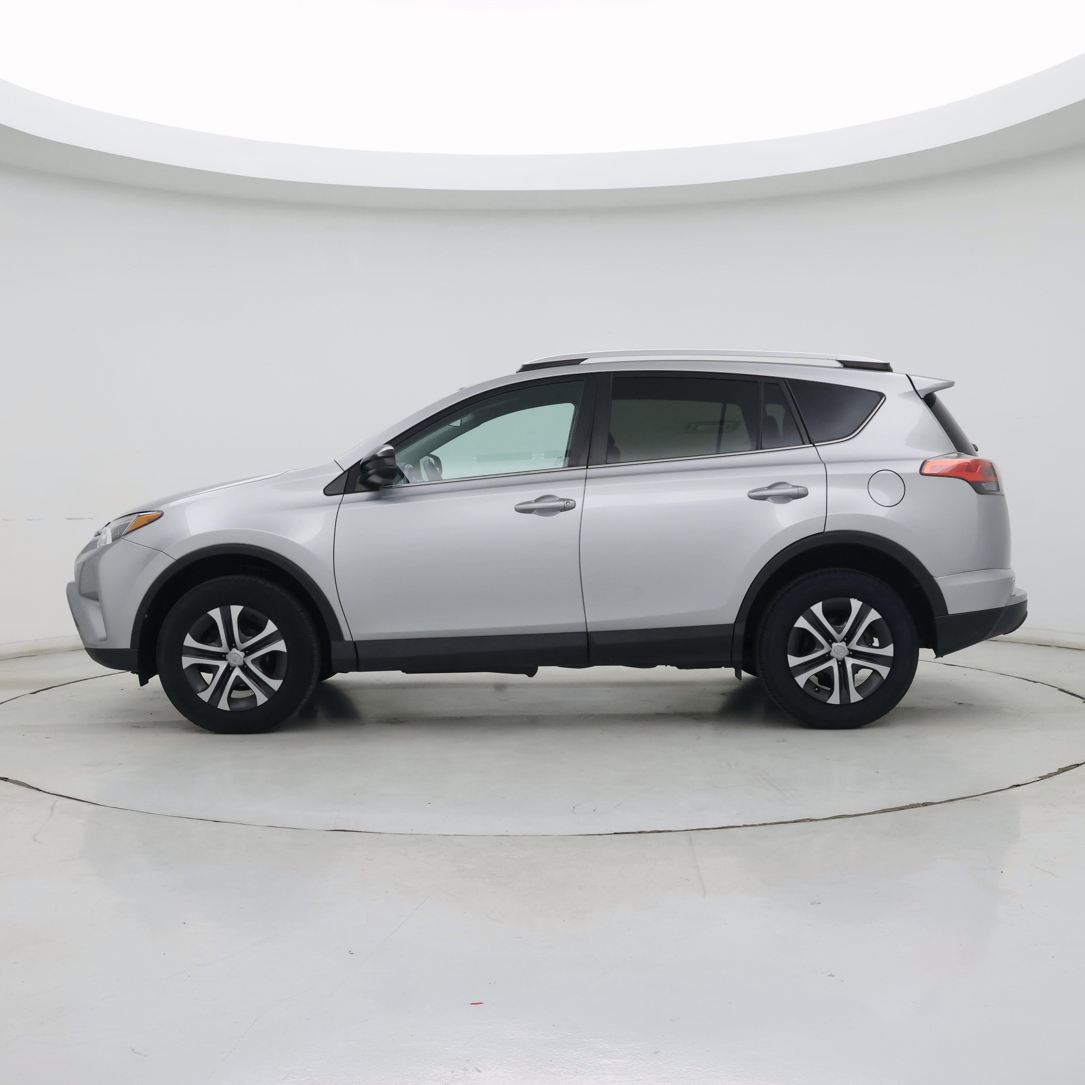 Thumbnail: 2016 Toyota RAV4 - 3