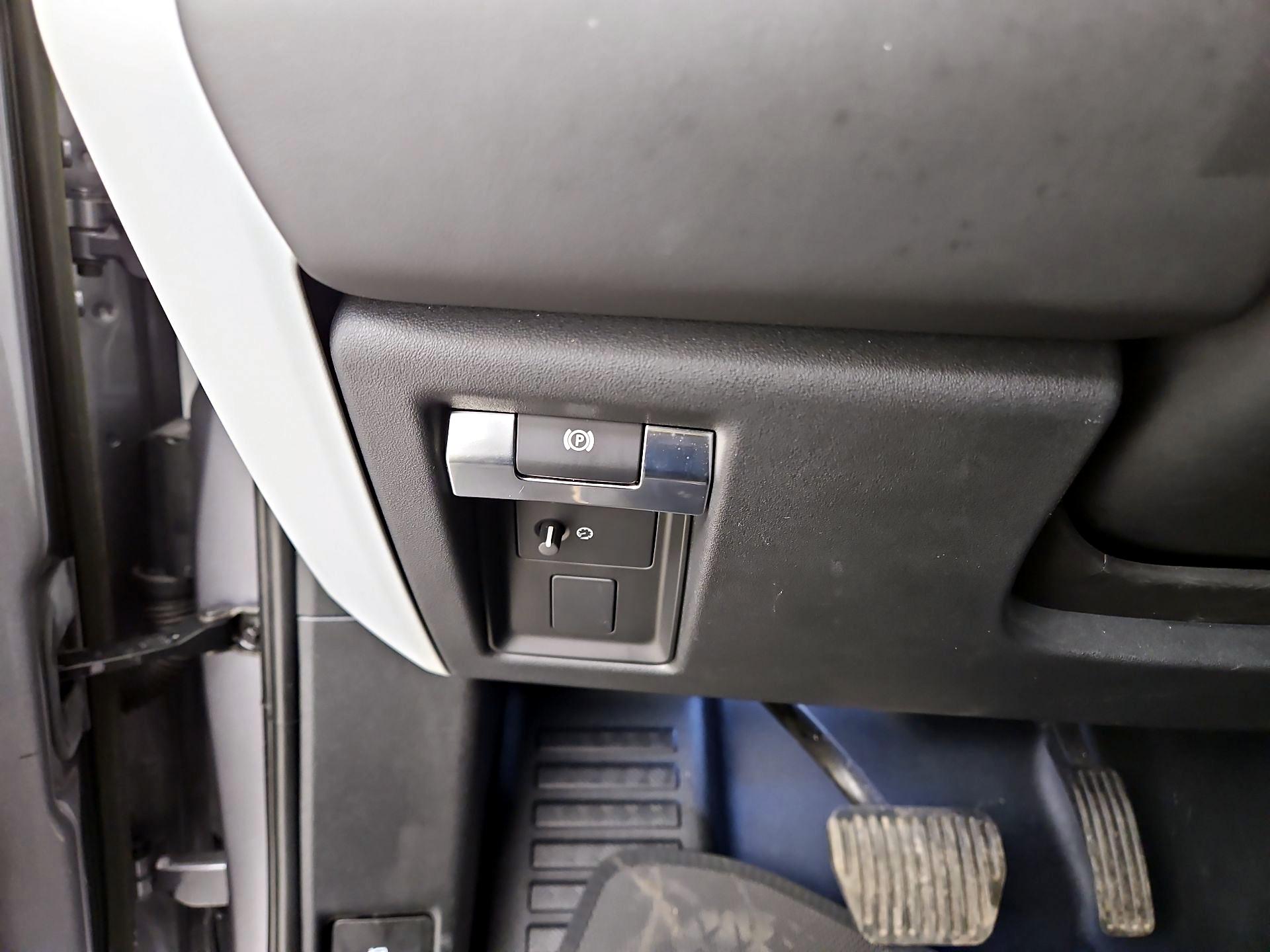 Thumbnail: 2023 Land Rover Defender - 13