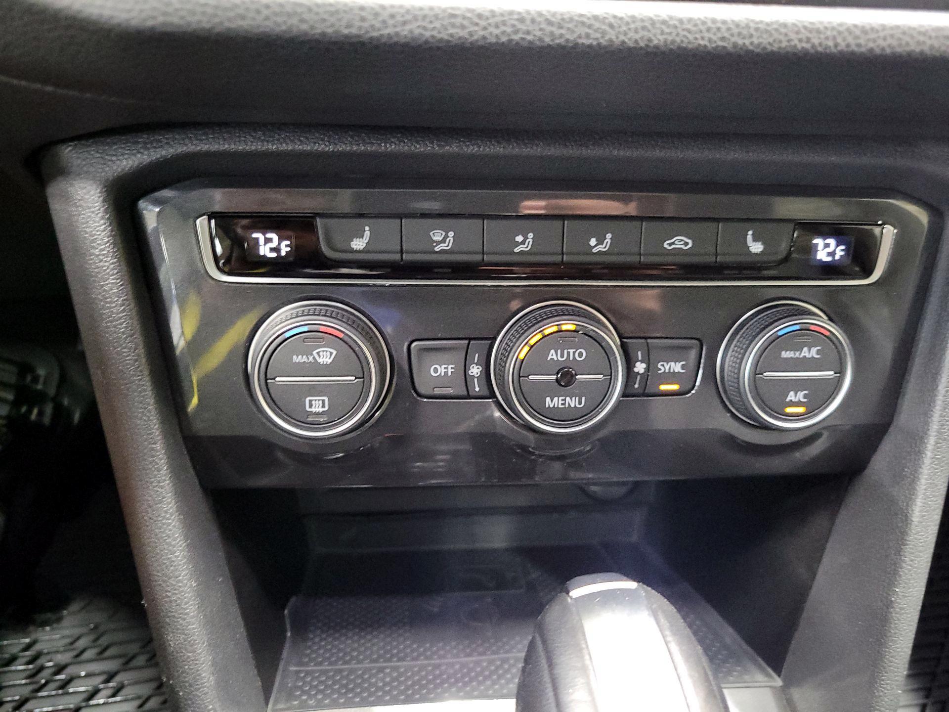 Thumbnail: 2021 Volkswagen Tiguan - 14
