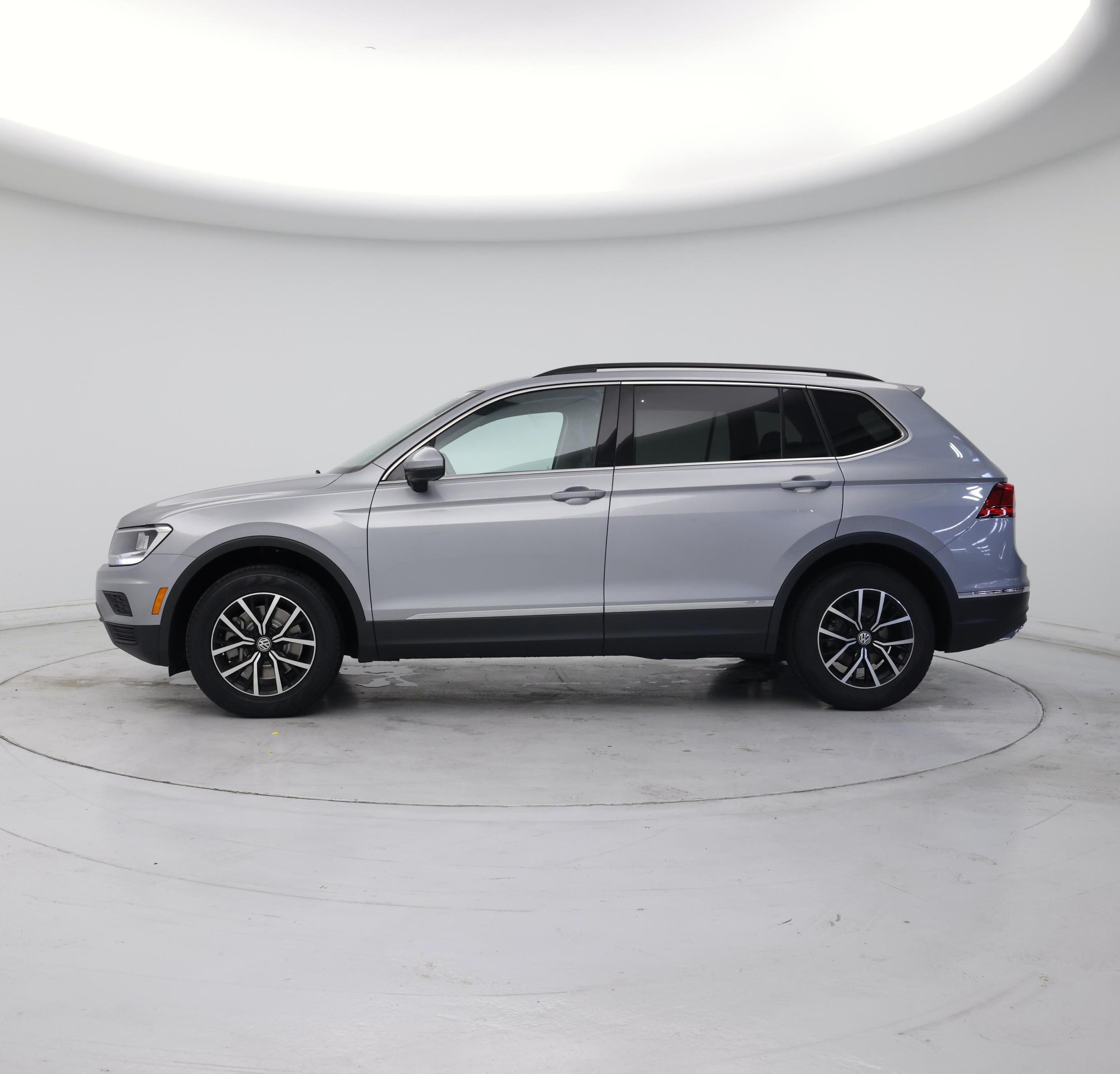 Thumbnail: 2021 Volkswagen Tiguan - 3