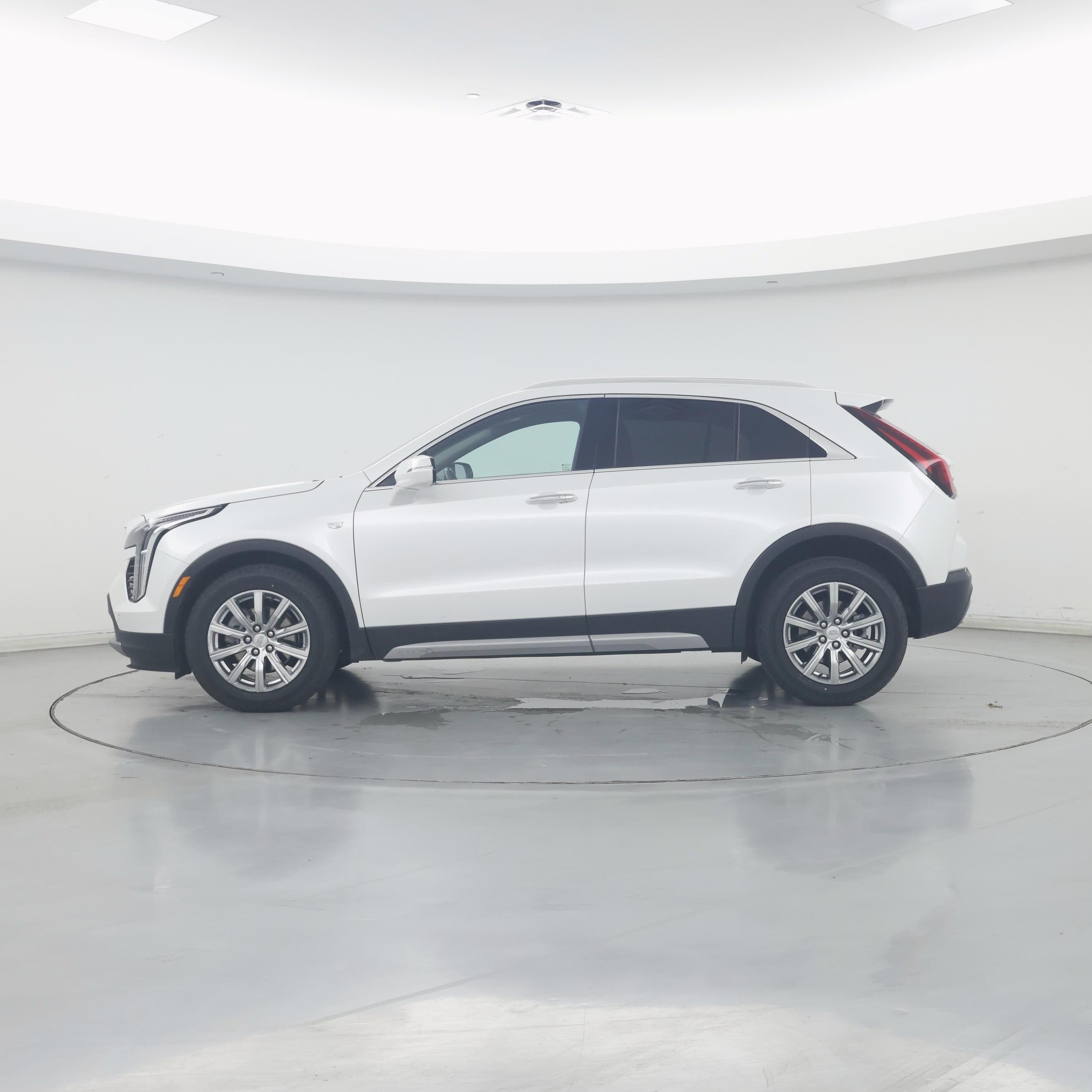 Thumbnail: 2023 Cadillac XT4 - 3