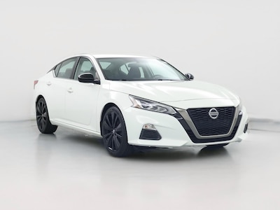 White 2019 Nissan Altima SR