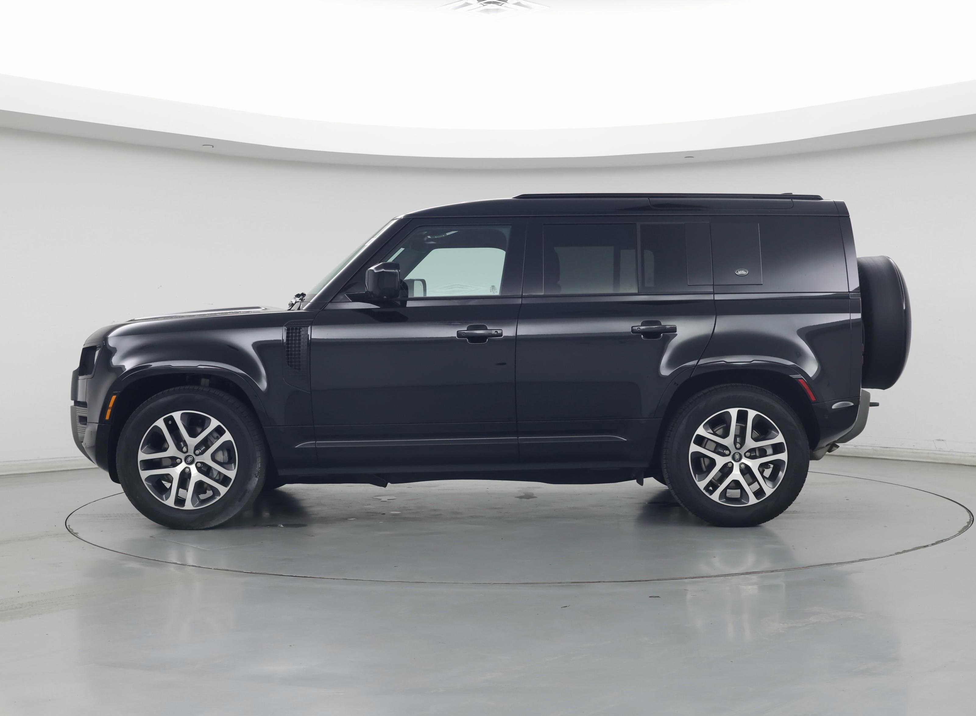Thumbnail: 2023 Land Rover Defender - 3