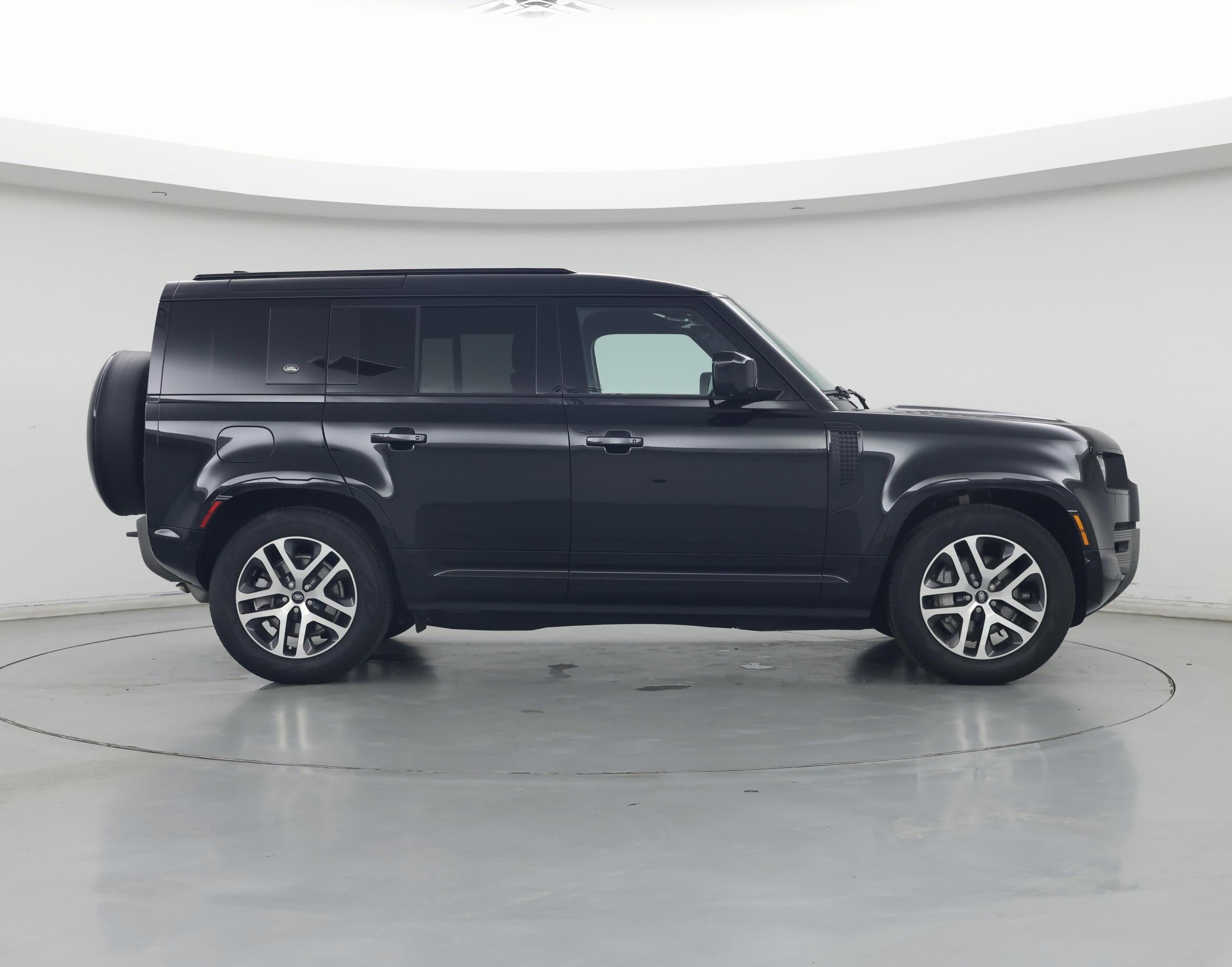 Thumbnail: 2023 Land Rover Defender - 7