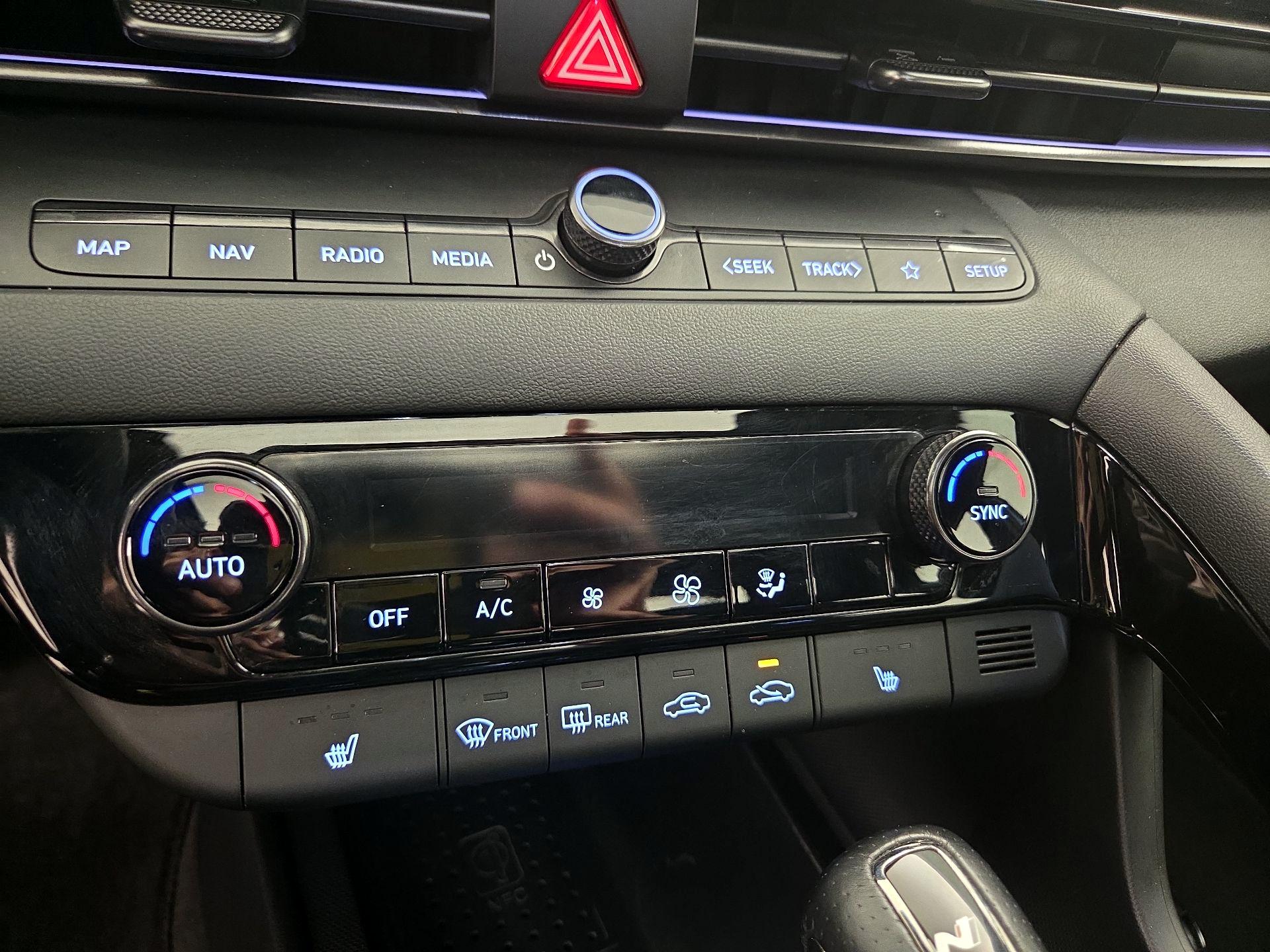 Thumbnail: 2022 Hyundai Elantra - 17