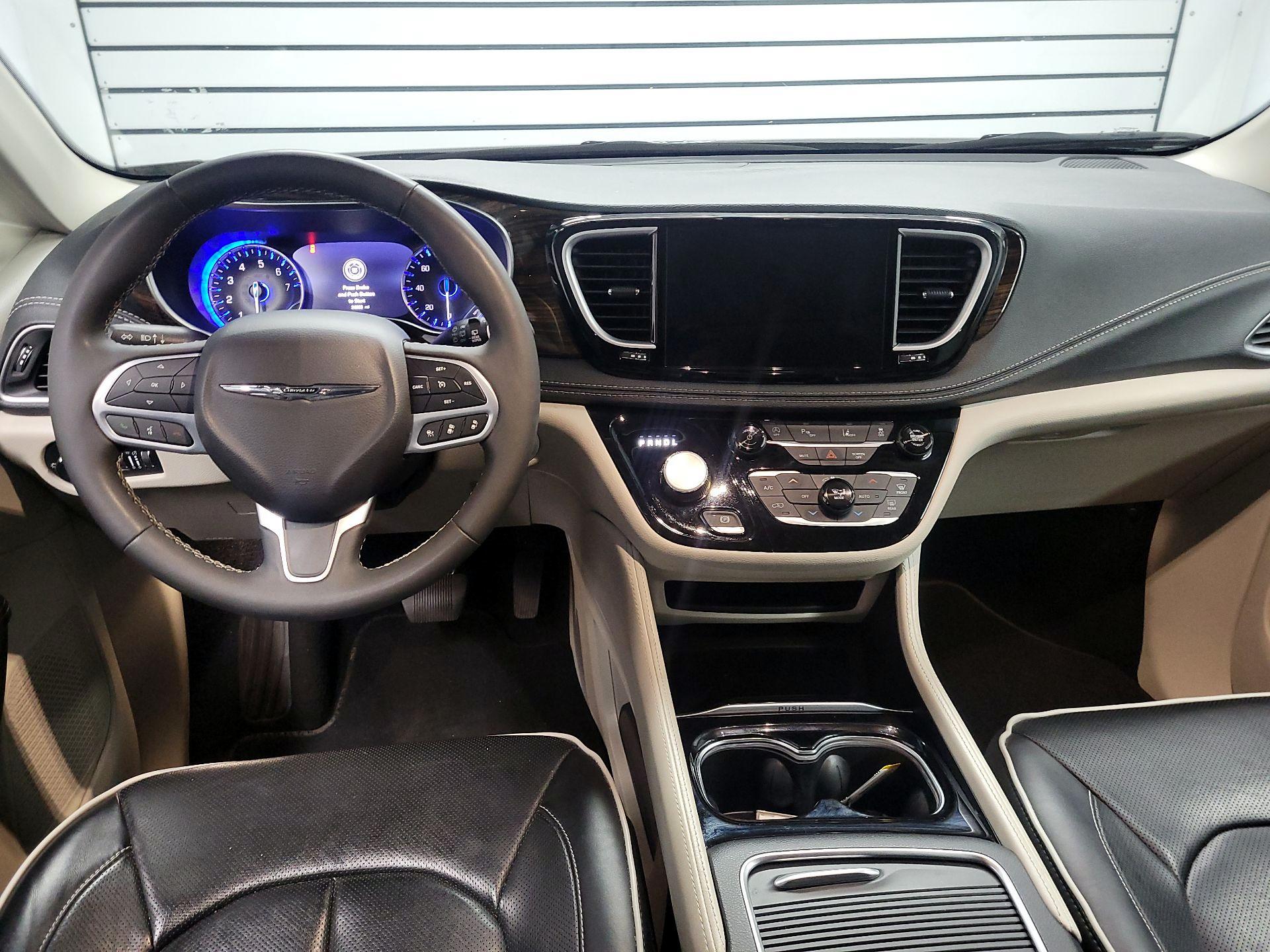 Thumbnail: 2023 Chrysler Pacifica - 9
