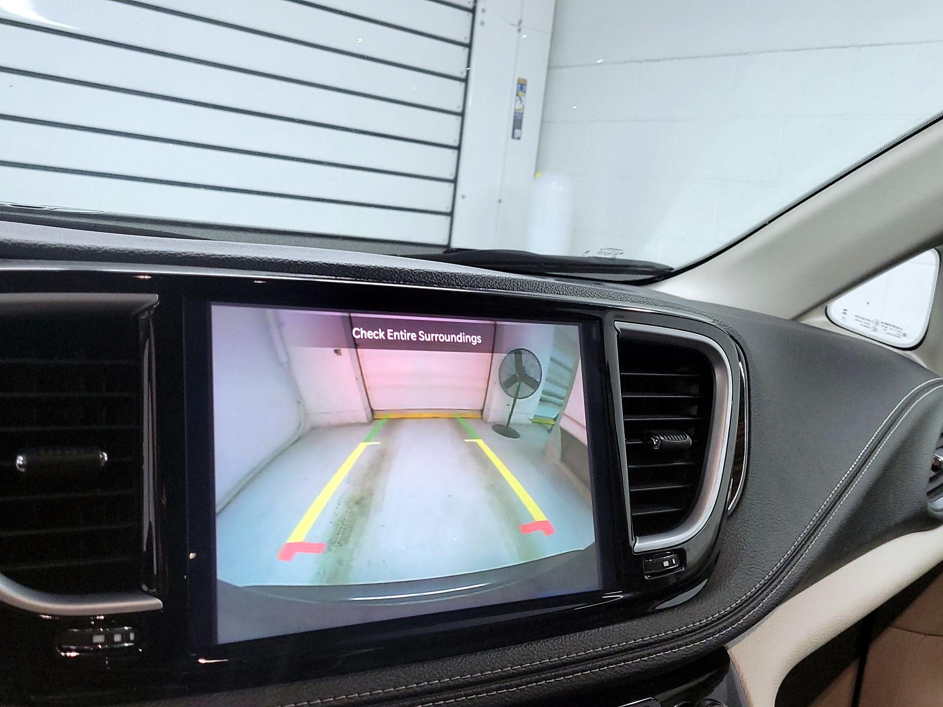 Thumbnail: 2023 Chrysler Pacifica - 14