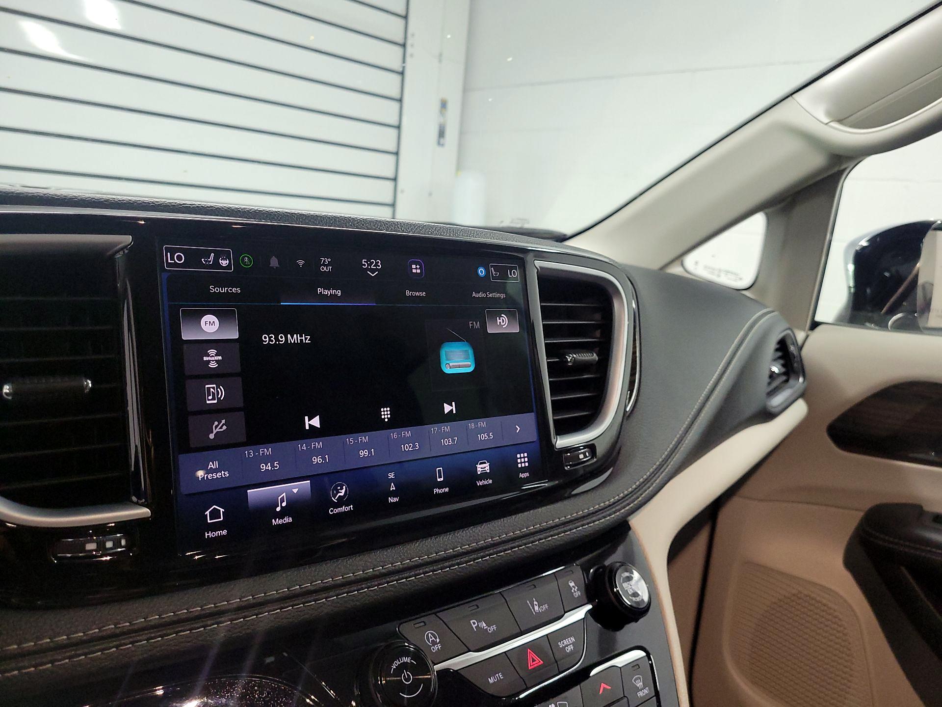 Thumbnail: 2023 Chrysler Pacifica - 15