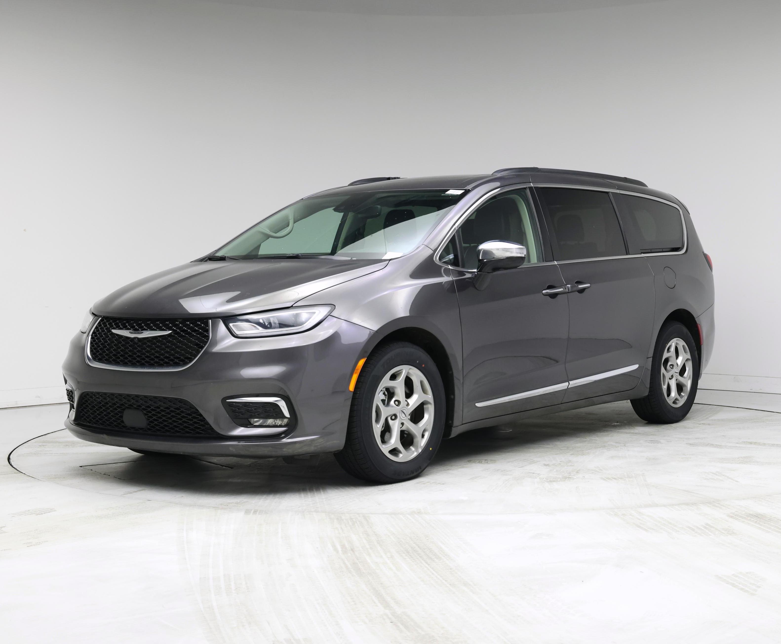 Thumbnail: 2023 Chrysler Pacifica - 4