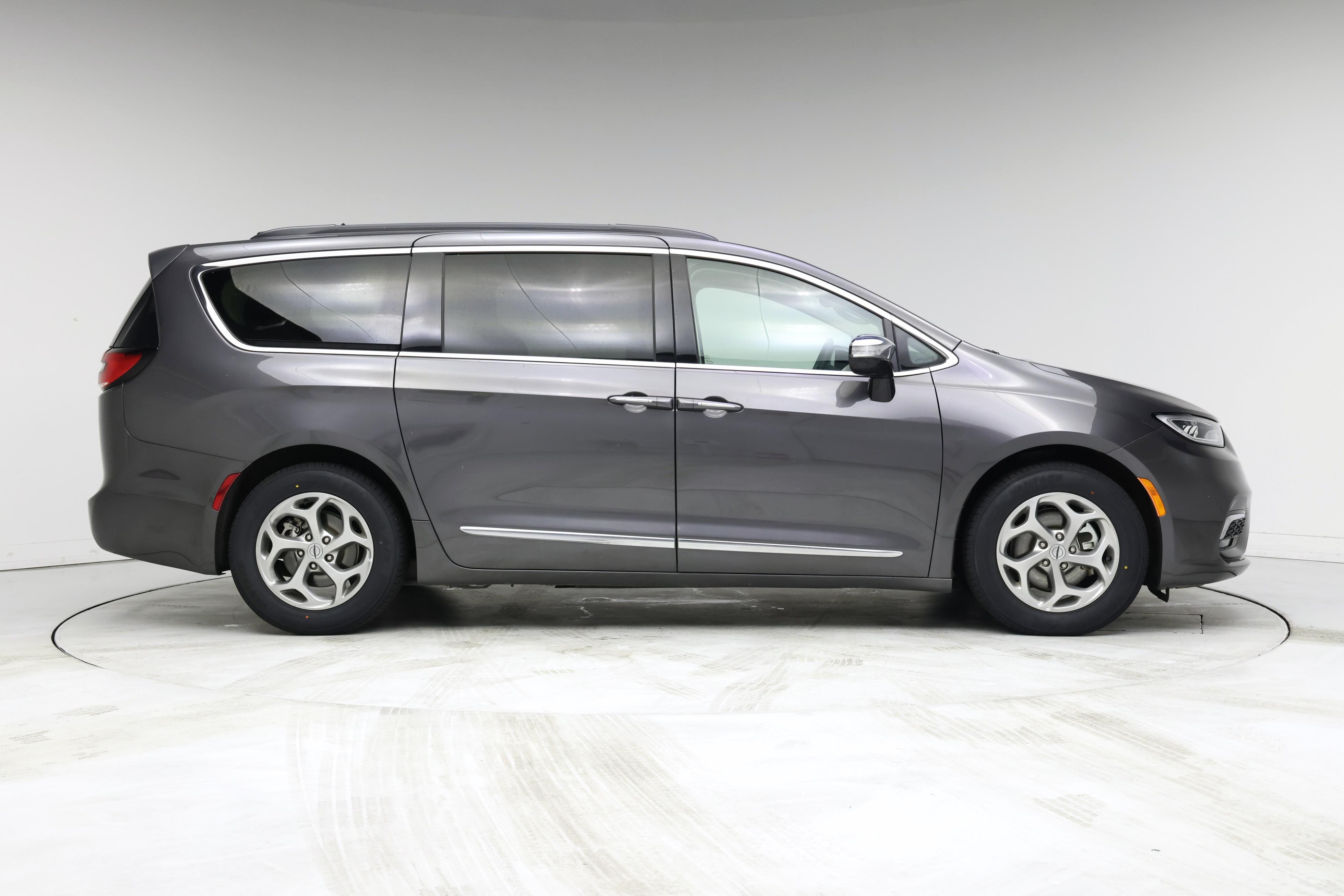 Thumbnail: 2023 Chrysler Pacifica - 7