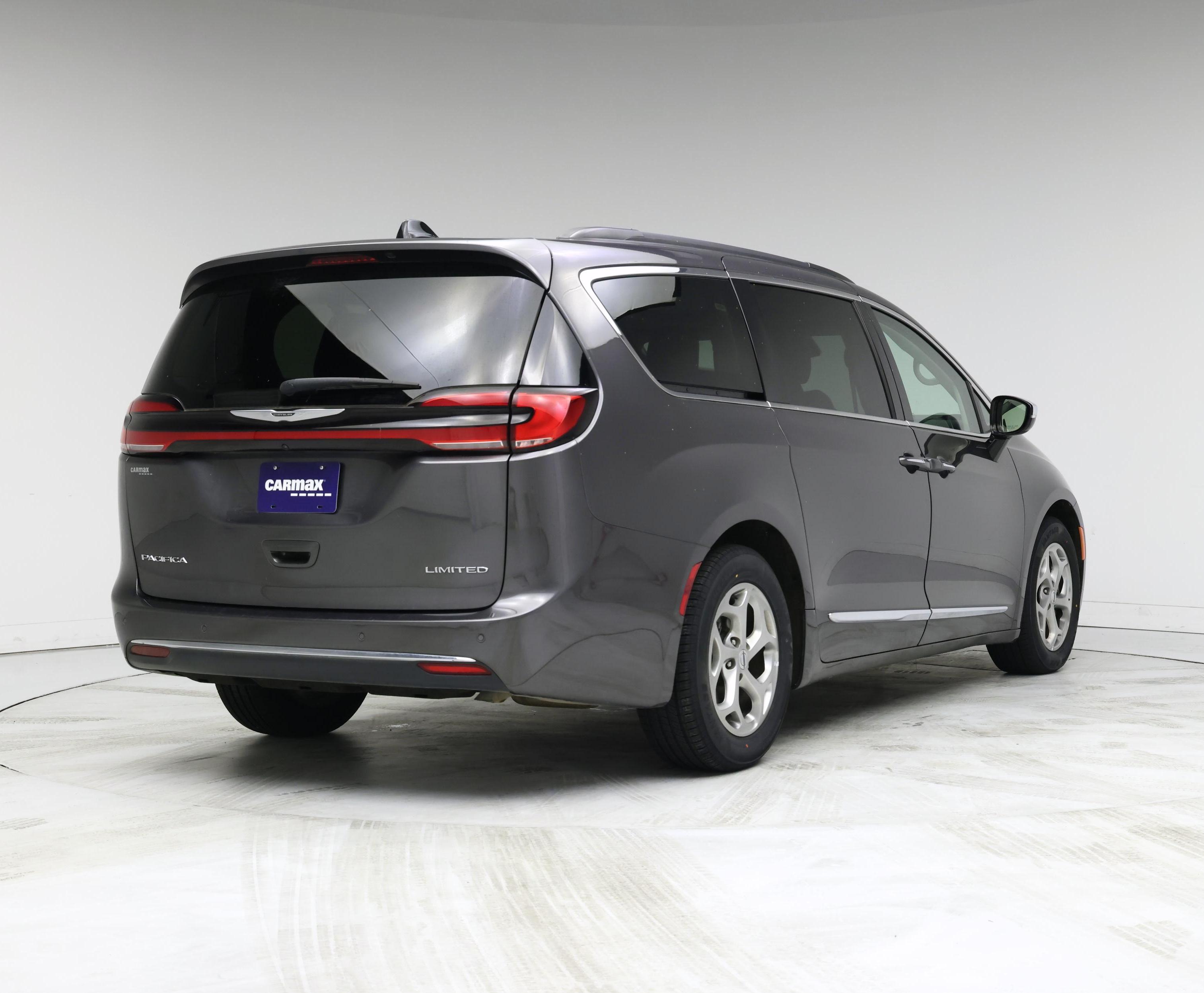 Thumbnail: 2023 Chrysler Pacifica - 8