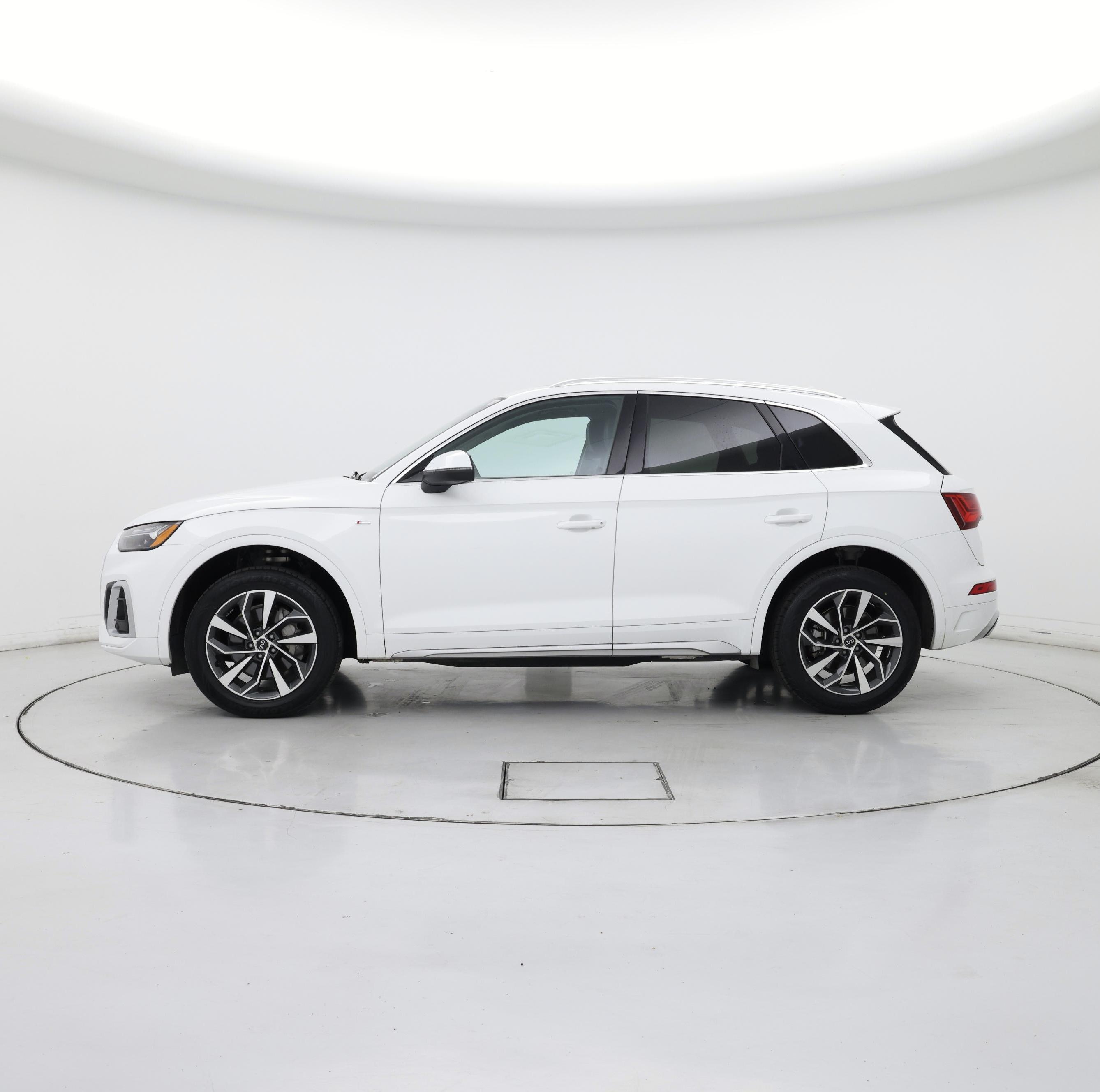 Thumbnail: 2023 Audi Q5 - 3