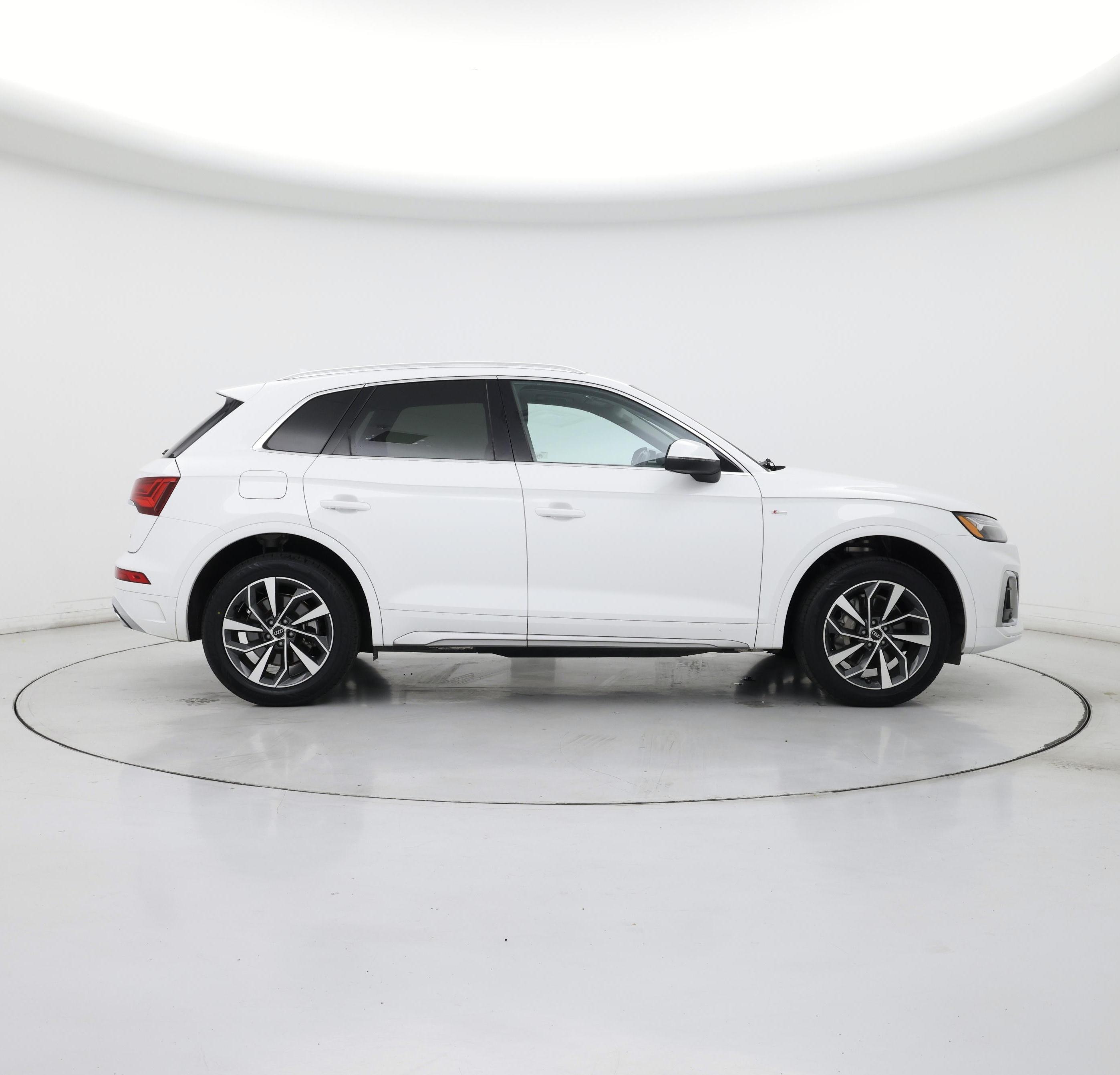 Thumbnail: 2023 Audi Q5 - 7