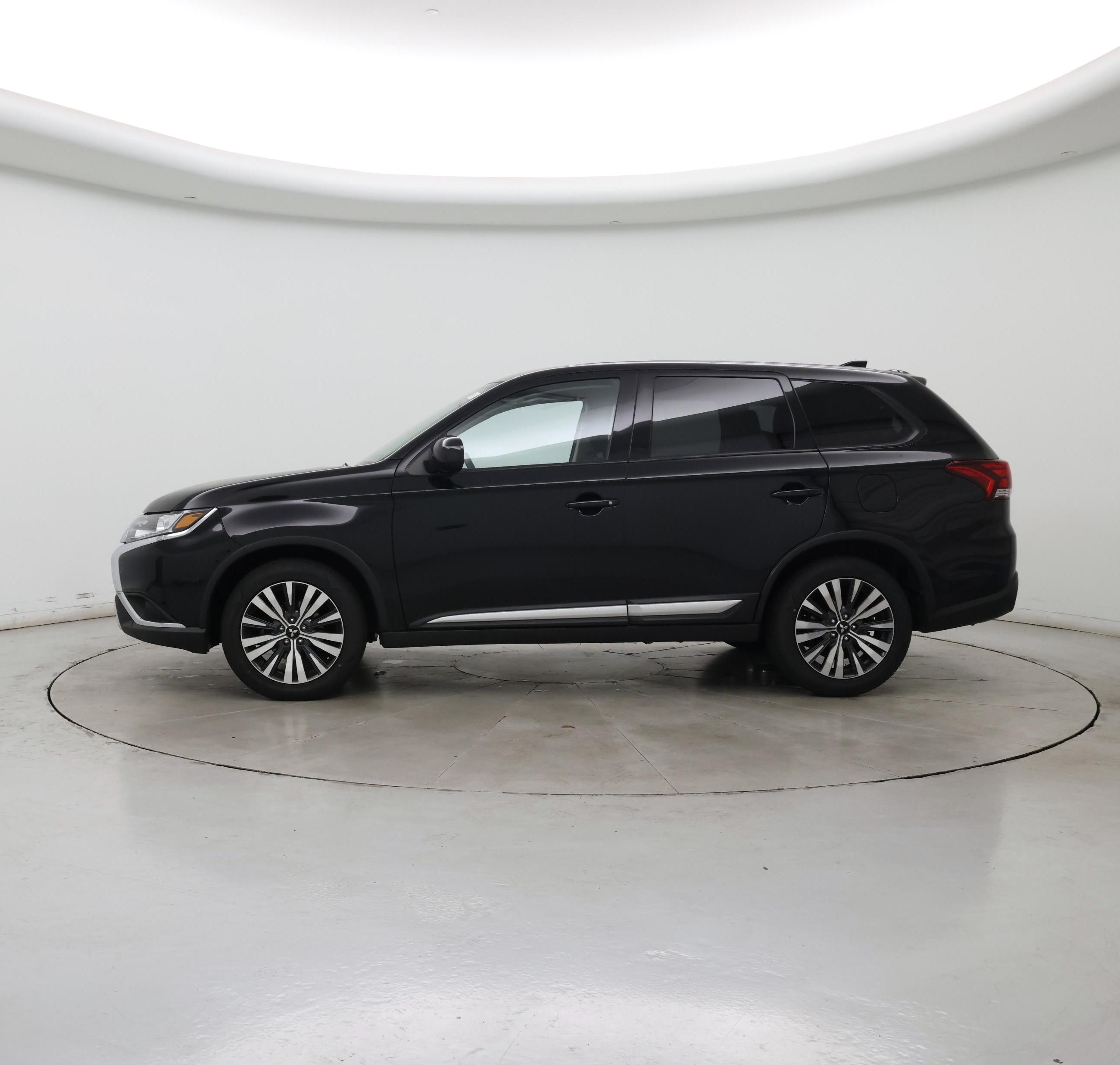 Thumbnail: 2020 Mitsubishi Outlander - 3