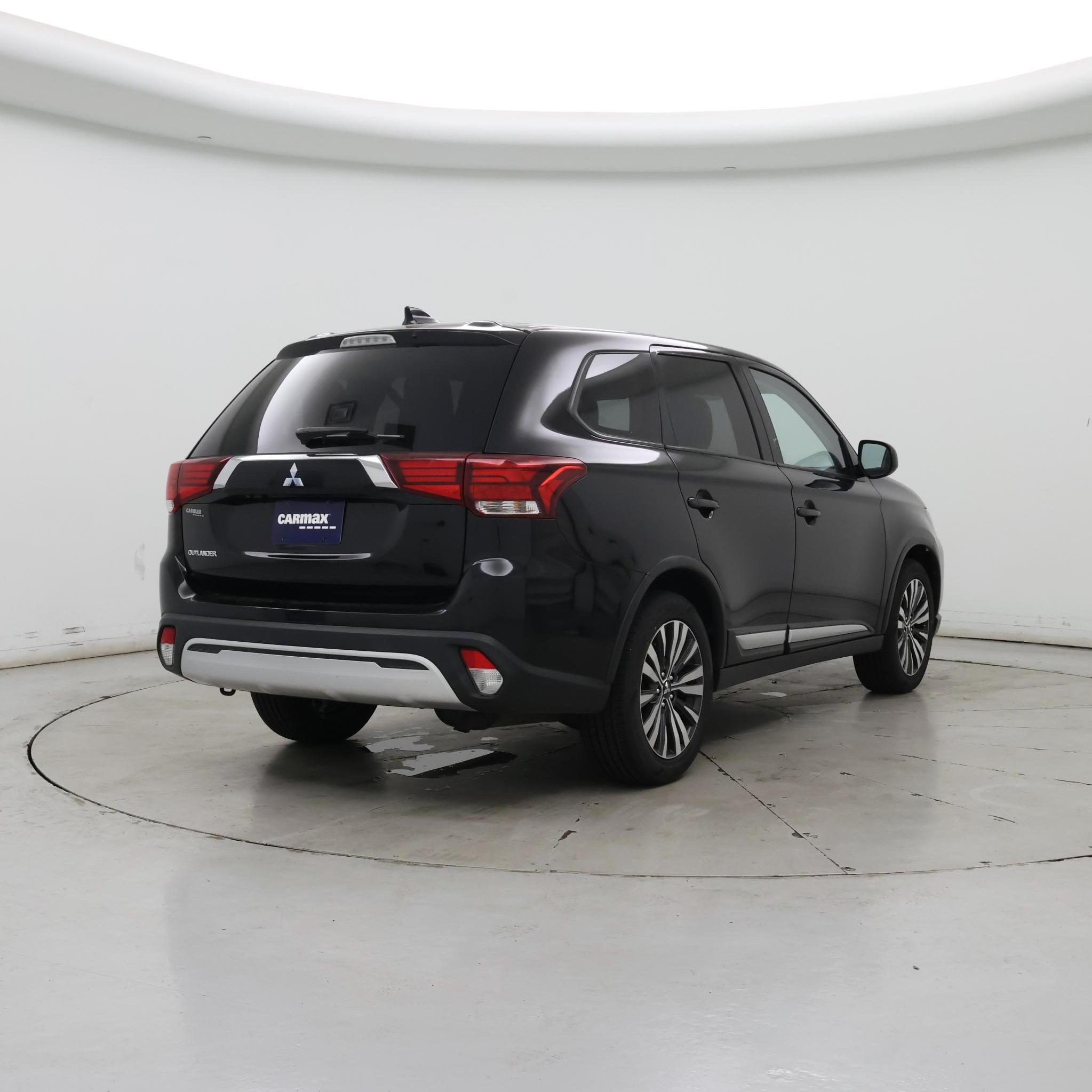 Thumbnail: 2020 Mitsubishi Outlander - 8