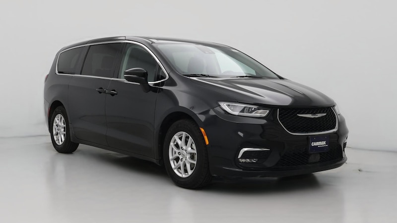 2023 Chrysler Pacifica Touring L Hero Image