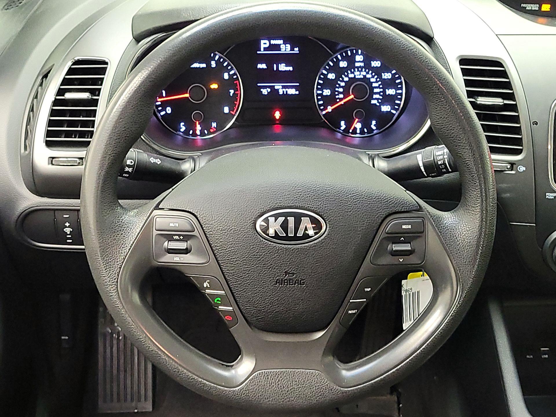 Thumbnail: 2017 Kia Forte - 10