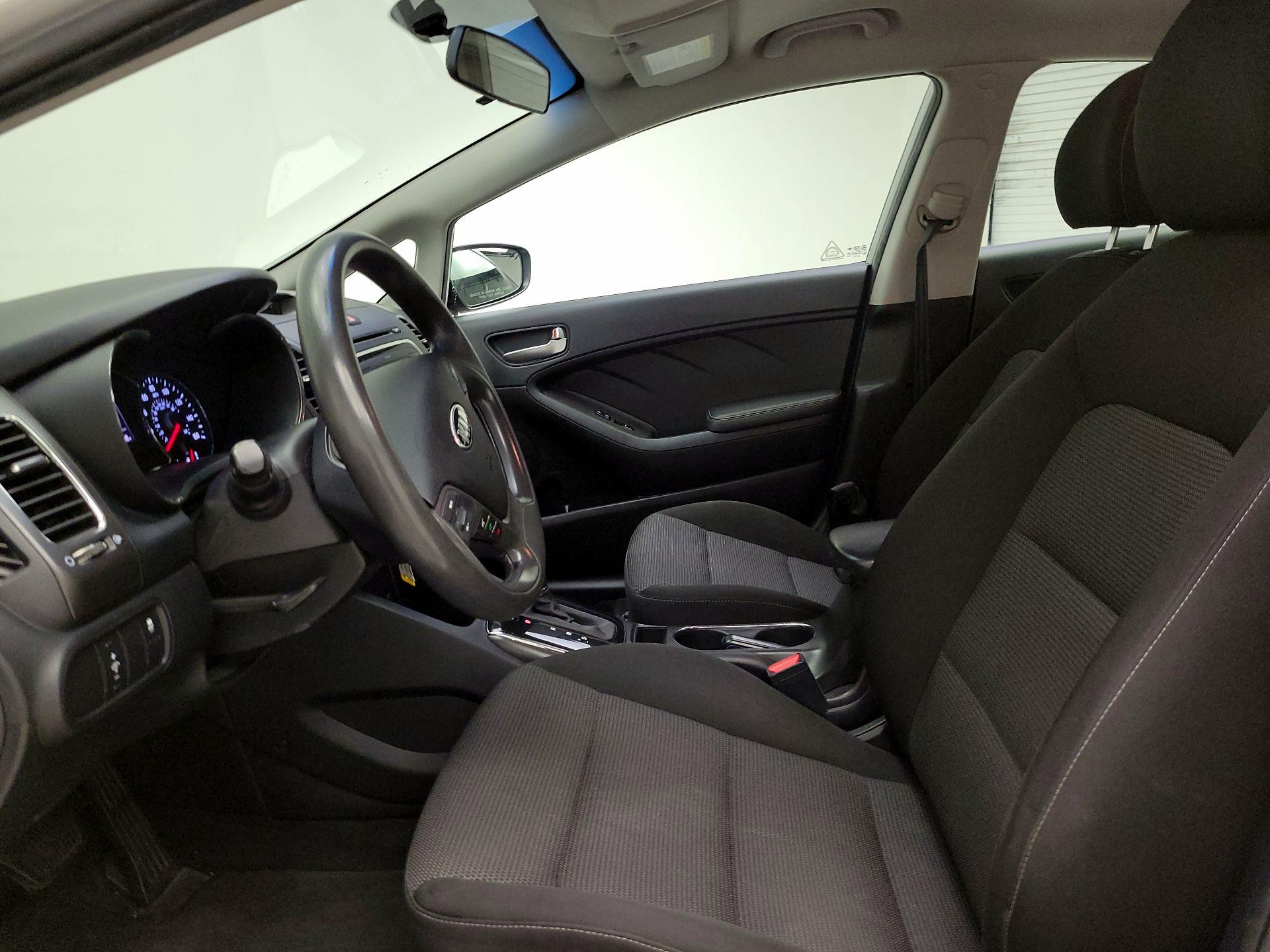 Thumbnail: 2017 Kia Forte - 11