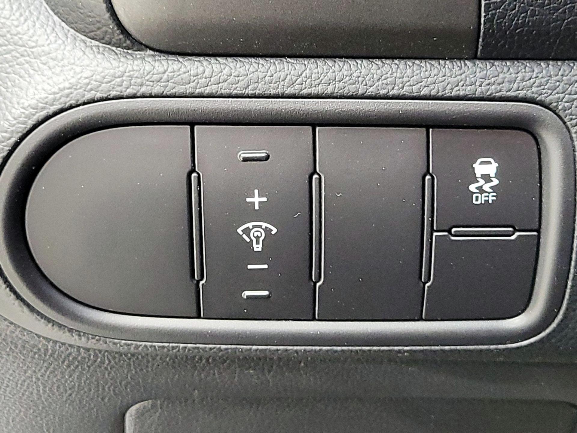 Thumbnail: 2017 Kia Forte - 13