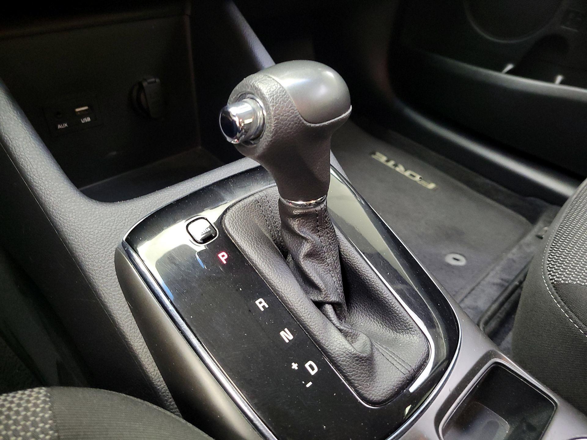 Thumbnail: 2017 Kia Forte - 16