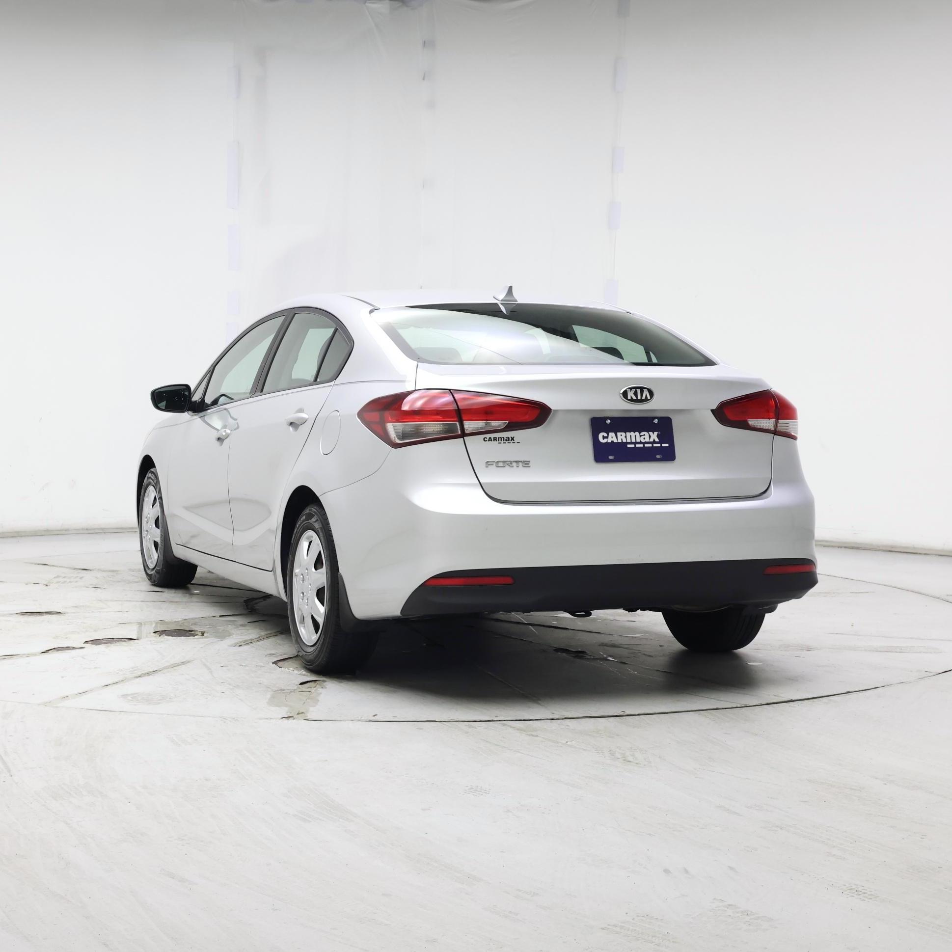 Thumbnail: 2017 Kia Forte - 6