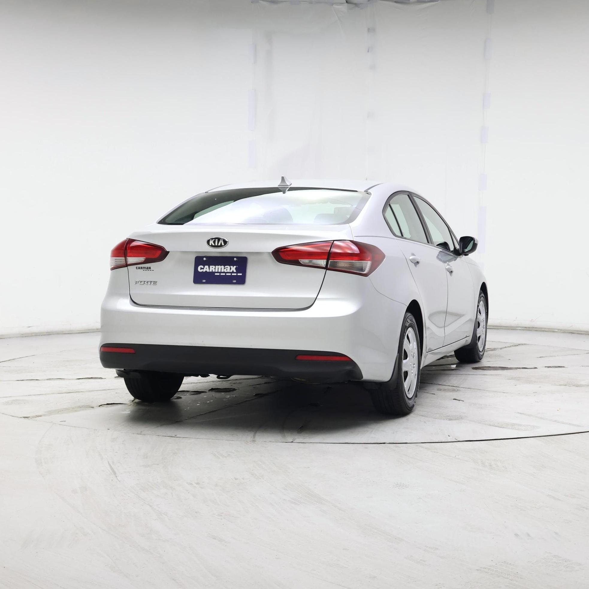Thumbnail: 2017 Kia Forte - 8