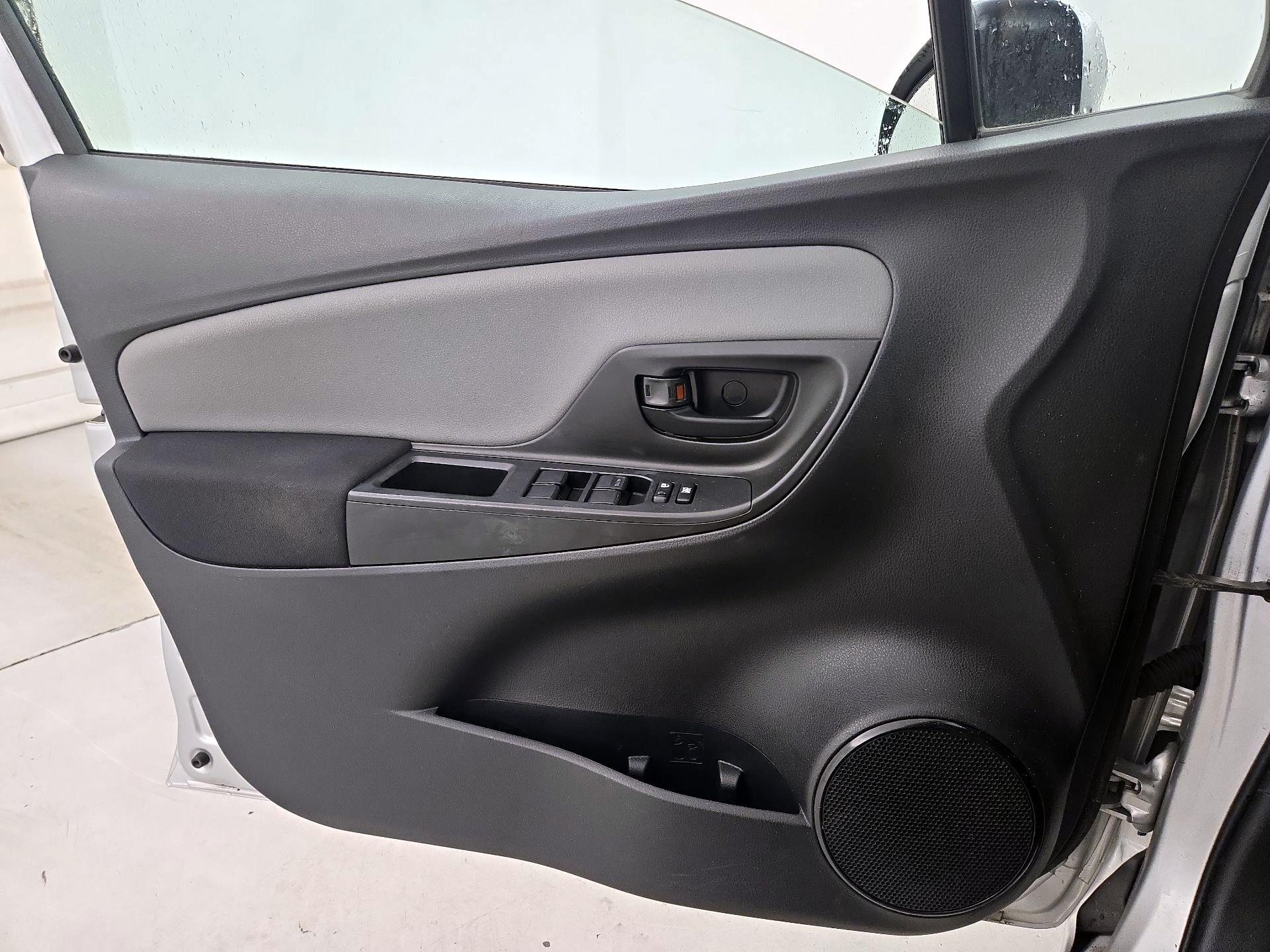 Thumbnail: 2017 Toyota Yaris - 12