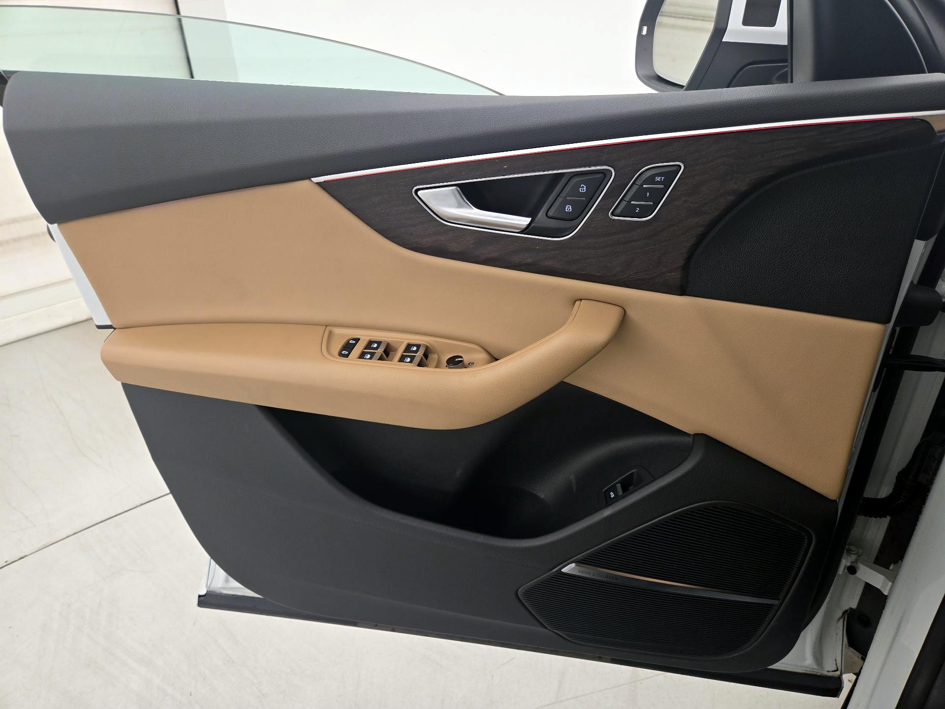 Thumbnail: 2019 Audi Q8 - 12