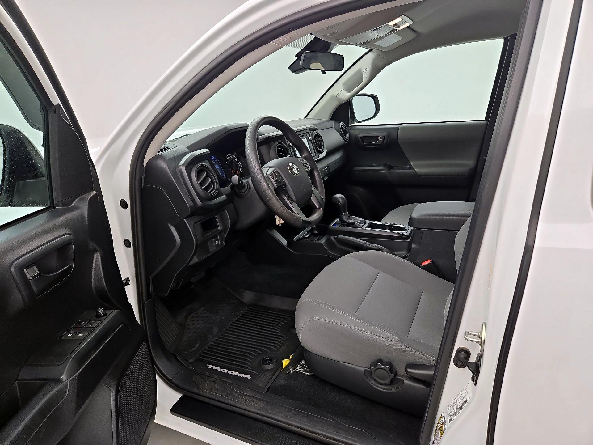 Thumbnail: 2019 Toyota Tacoma - 11