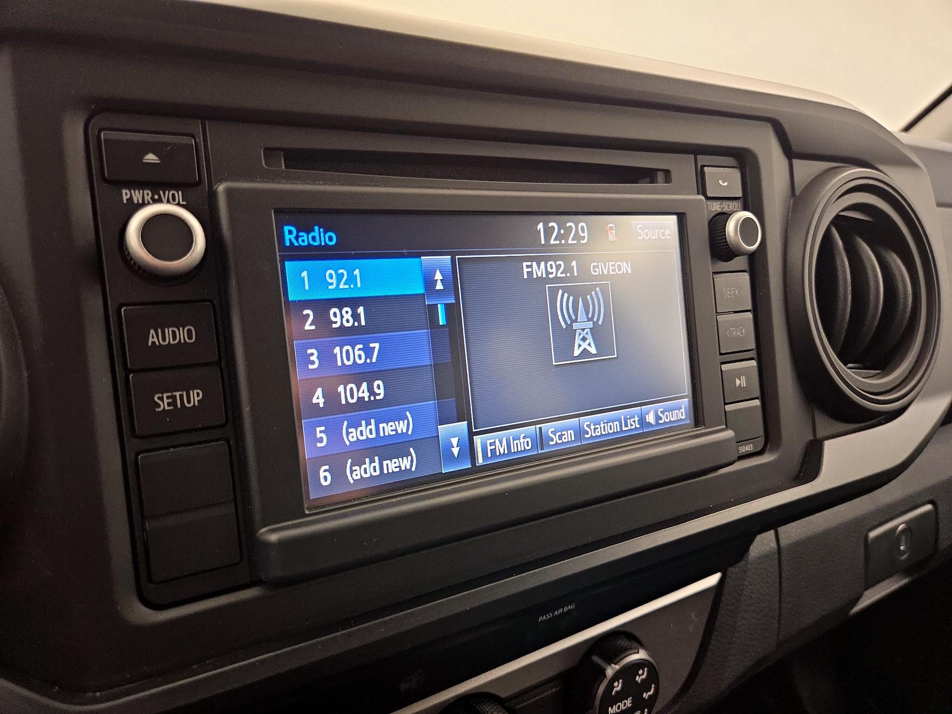 Thumbnail: 2019 Toyota Tacoma - 15