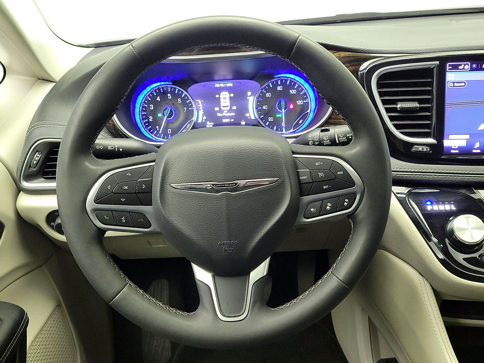 Thumbnail: 2023 Chrysler Pacifica - 10