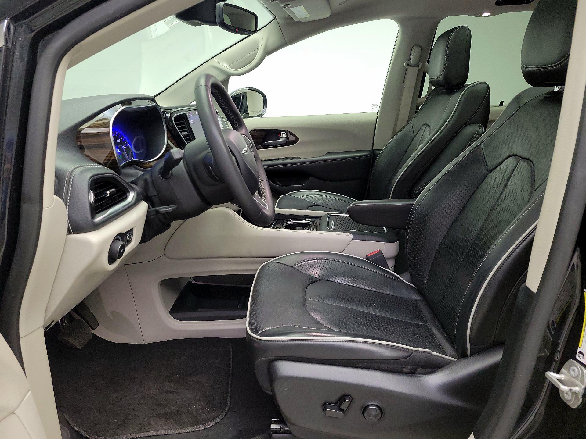 Thumbnail: 2023 Chrysler Pacifica - 11