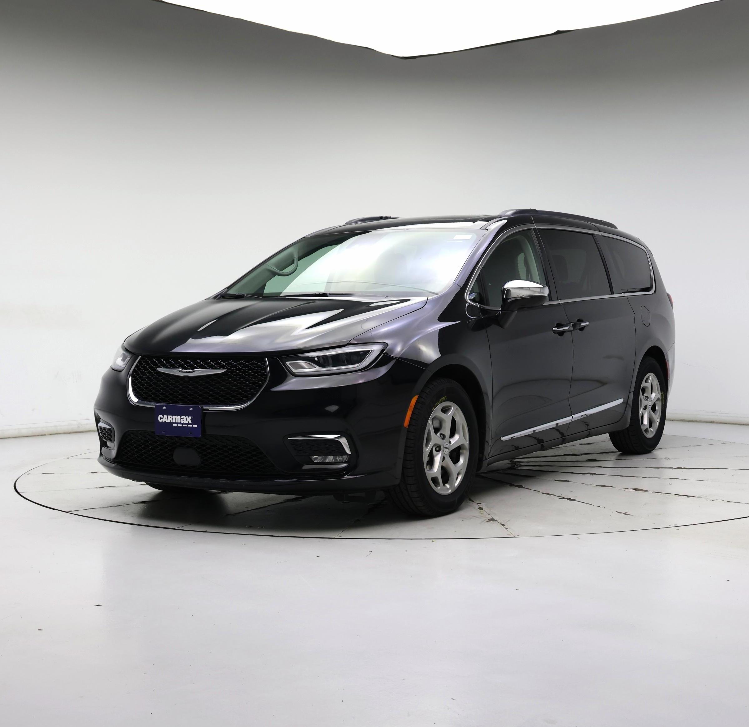 Thumbnail: 2023 Chrysler Pacifica - 4