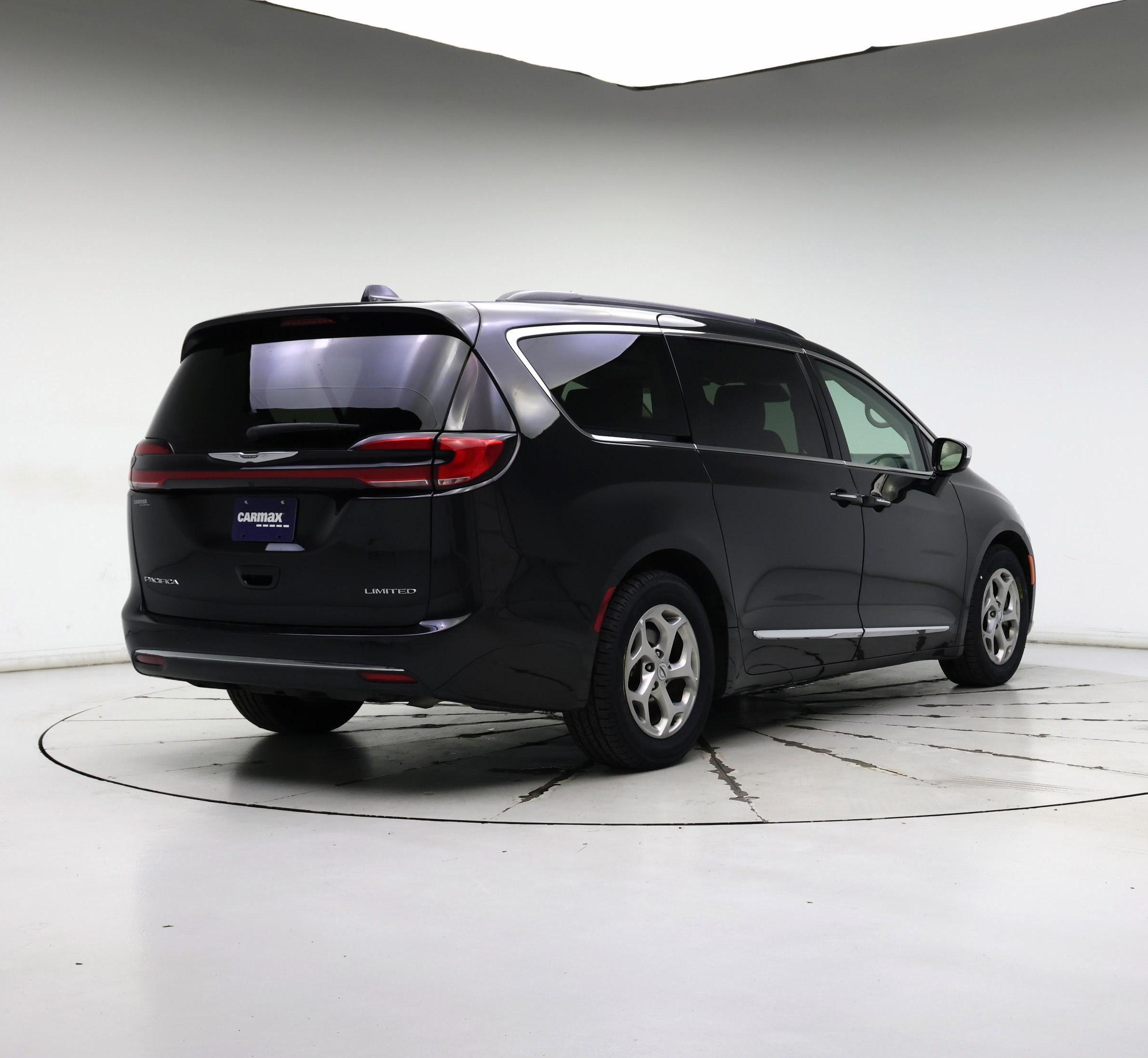 Thumbnail: 2023 Chrysler Pacifica - 8